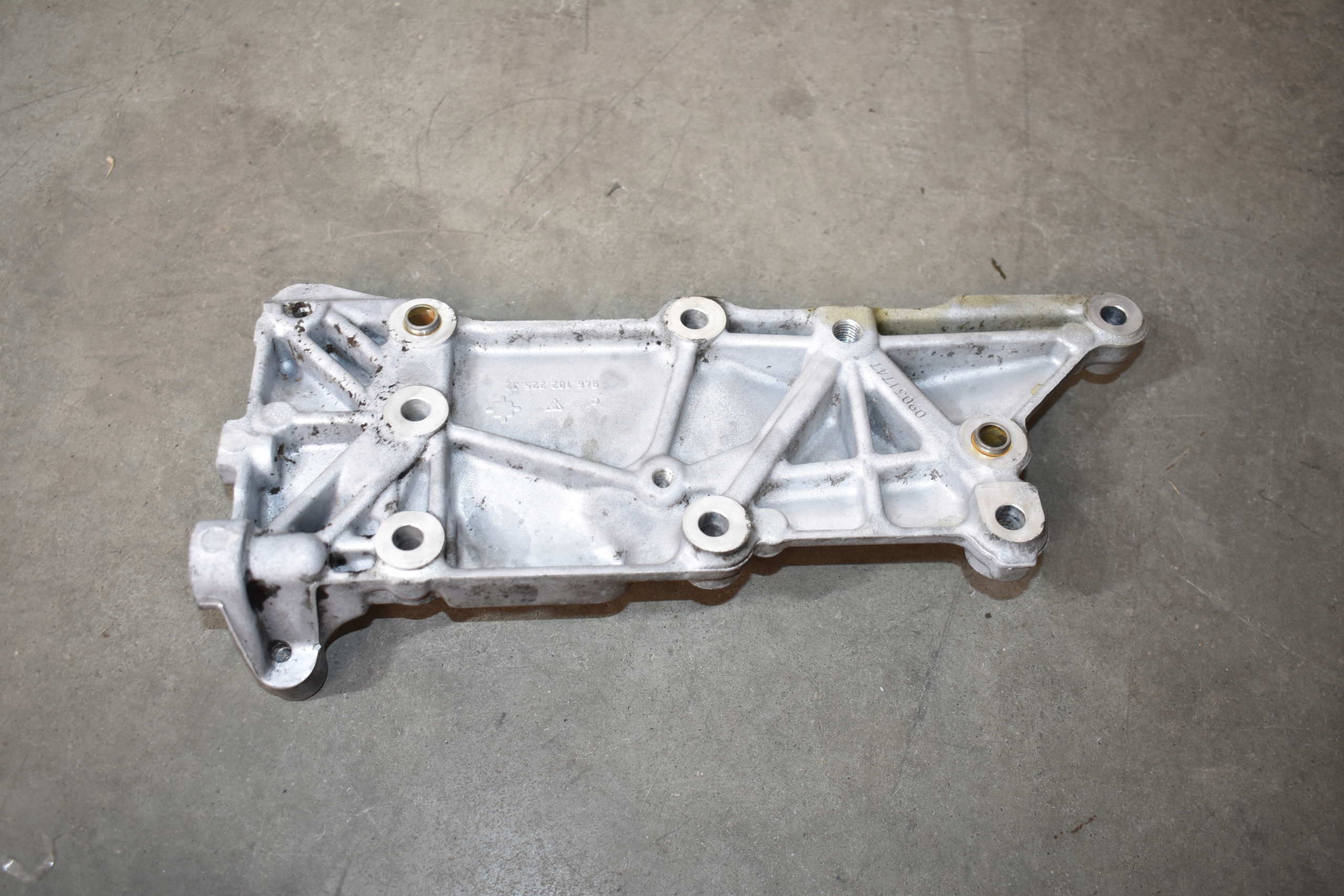 IDEALNA Support Support plaque Moteur PORSCHE MACAN 1
