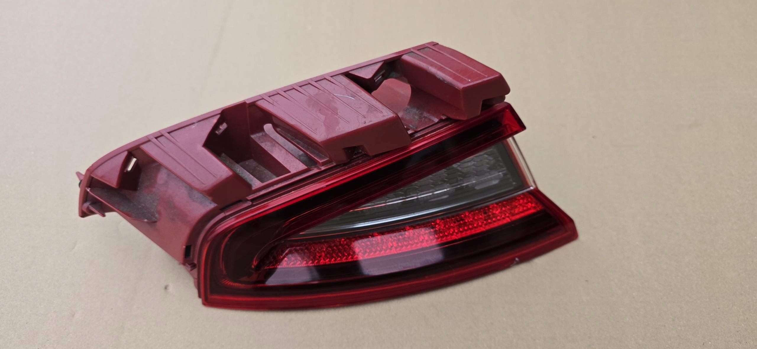 light left rear rear part KIA STINGER 1121212121