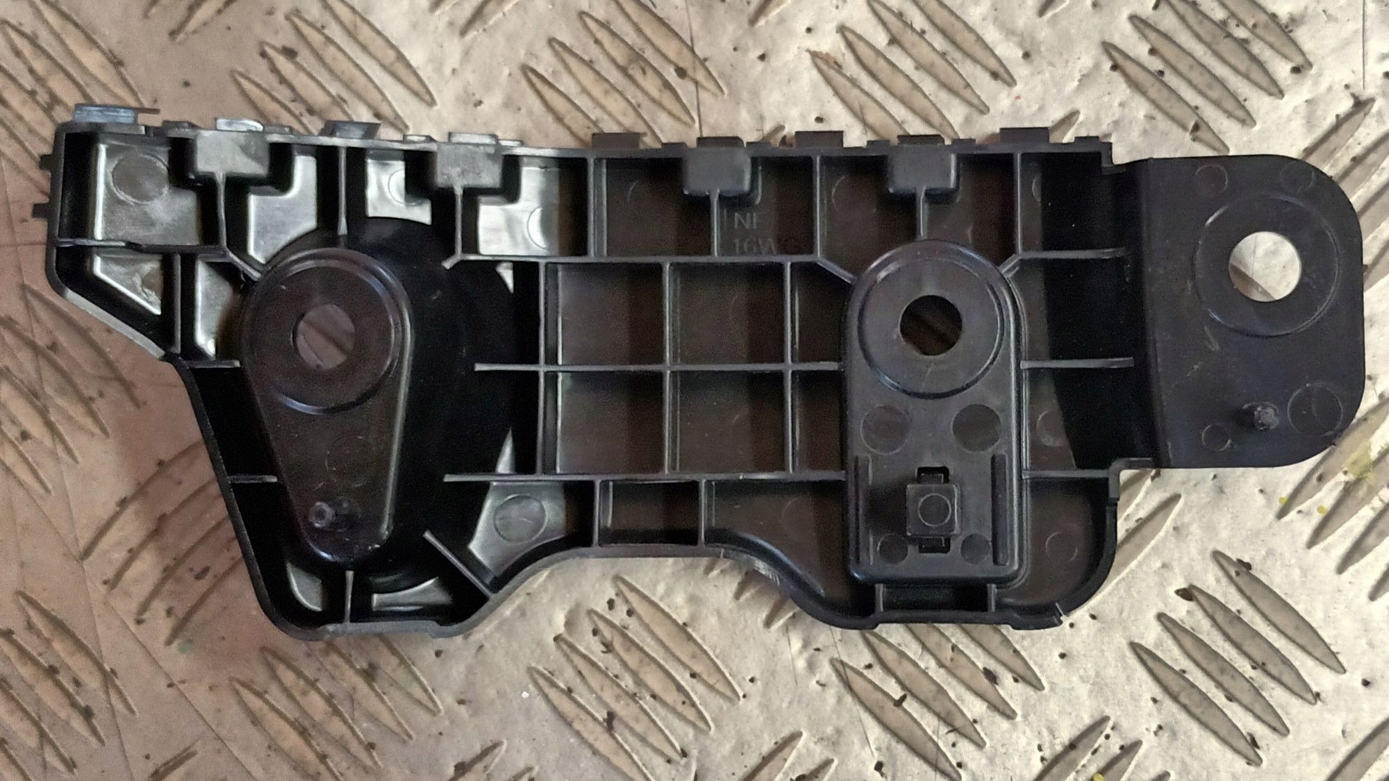 right bumper bracket of the front MAZDA CX-60 2022->