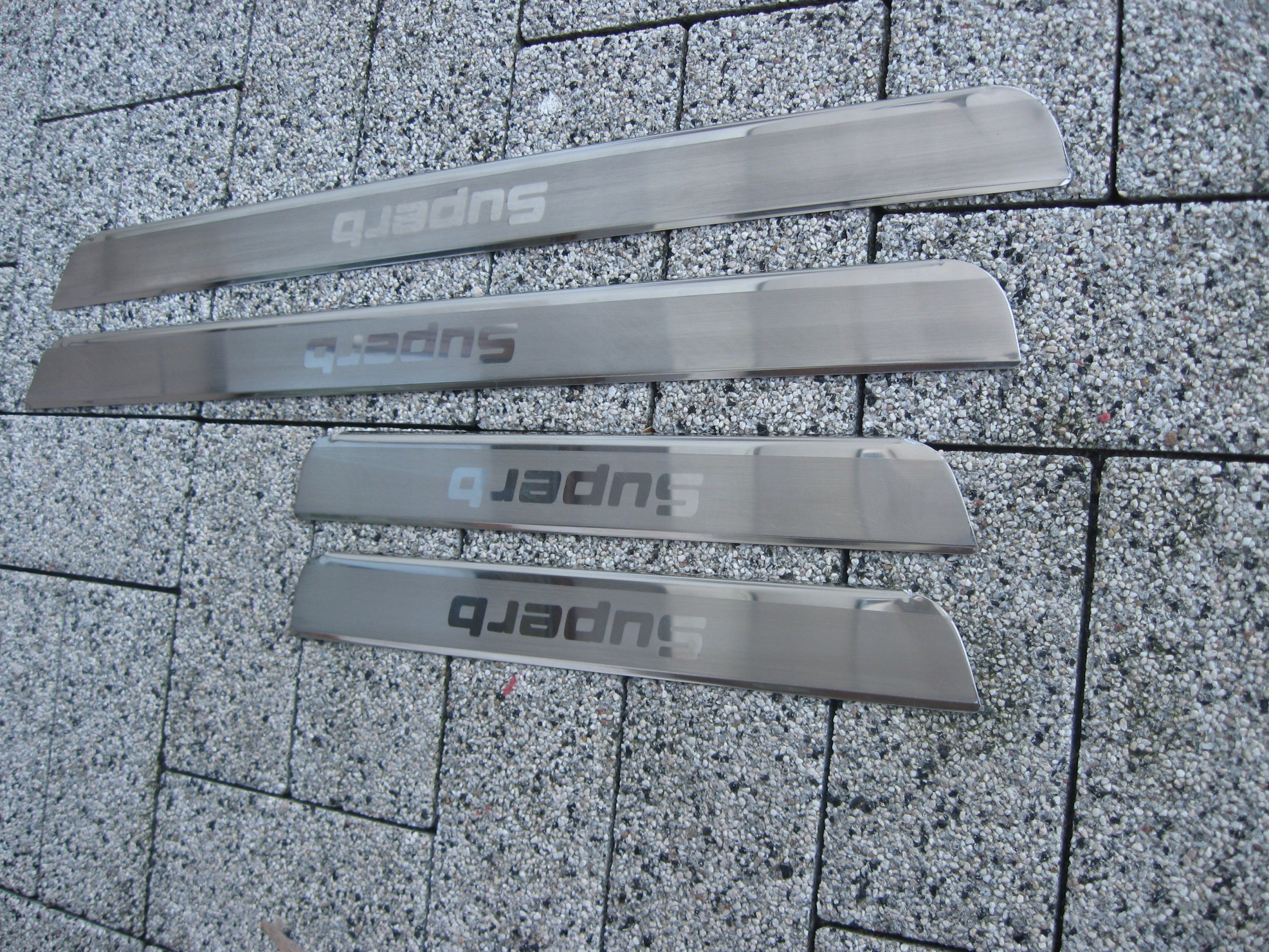 NAKŁADKI NA PROGI LISTWA SKODA SUPER B