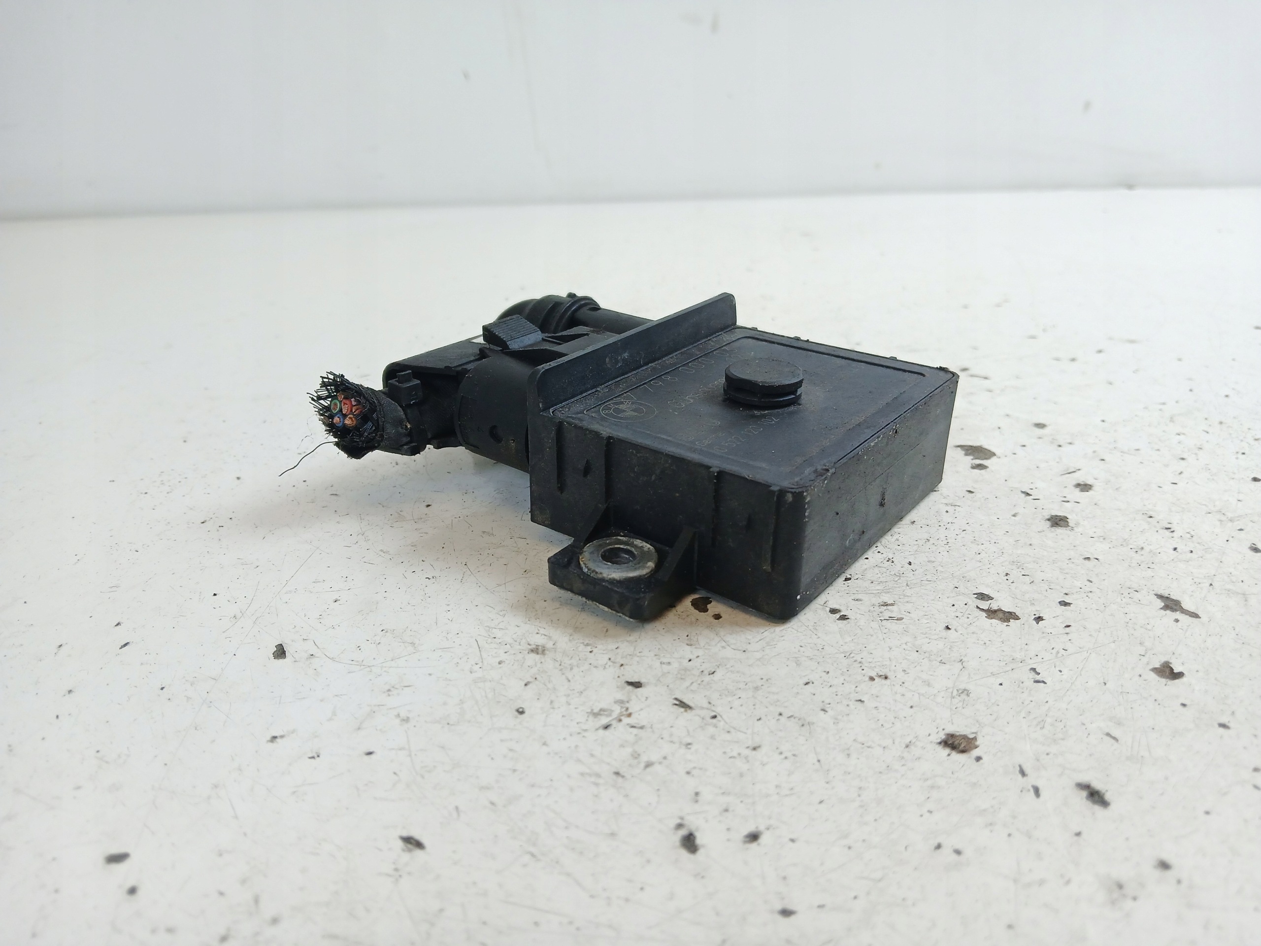 BMW E60 E61 E90 E87 2.0 D relais zündkerzen glüh 7798000