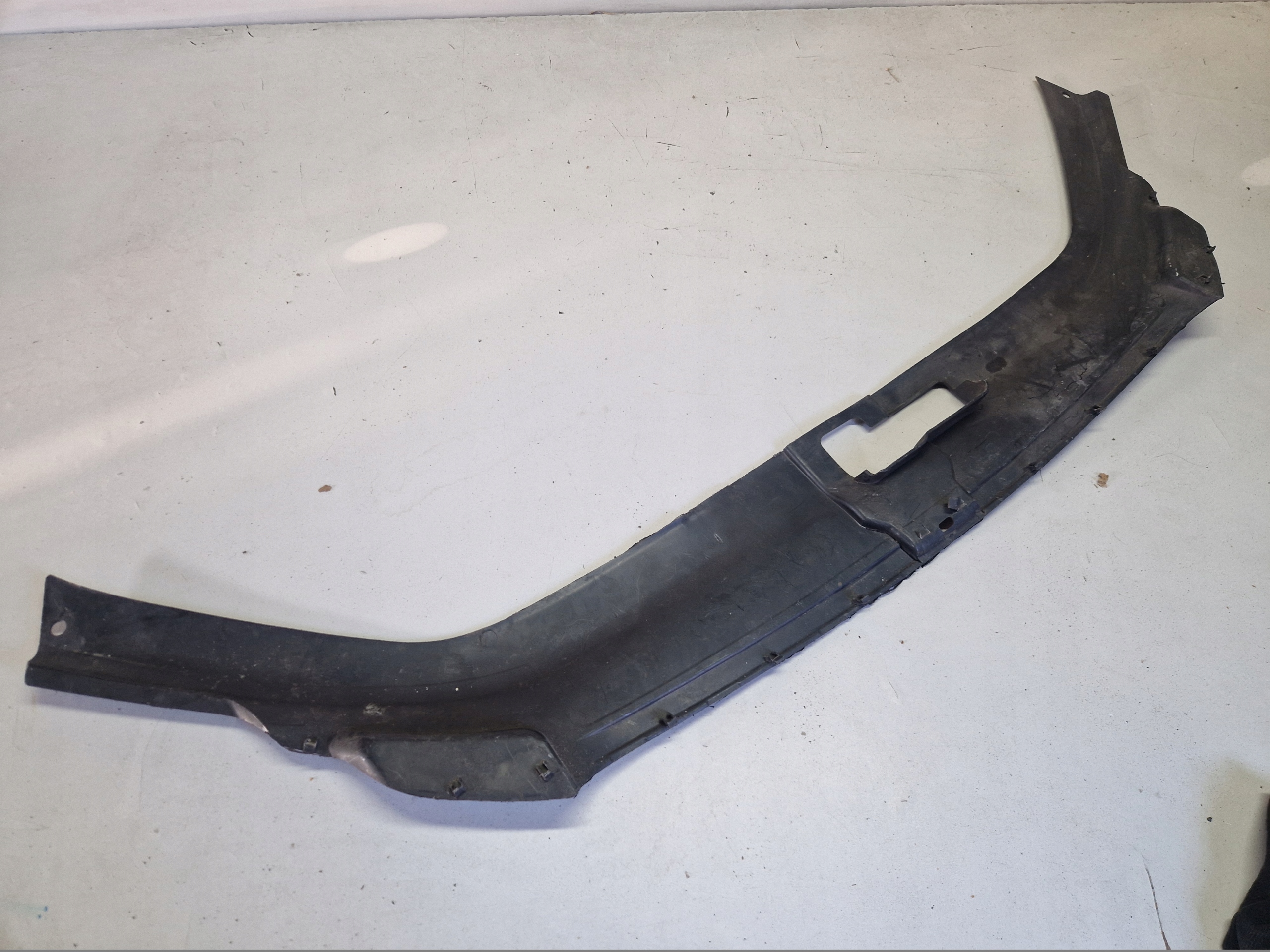 kryt stěny předního AUDI Q7 4L 4L0807081