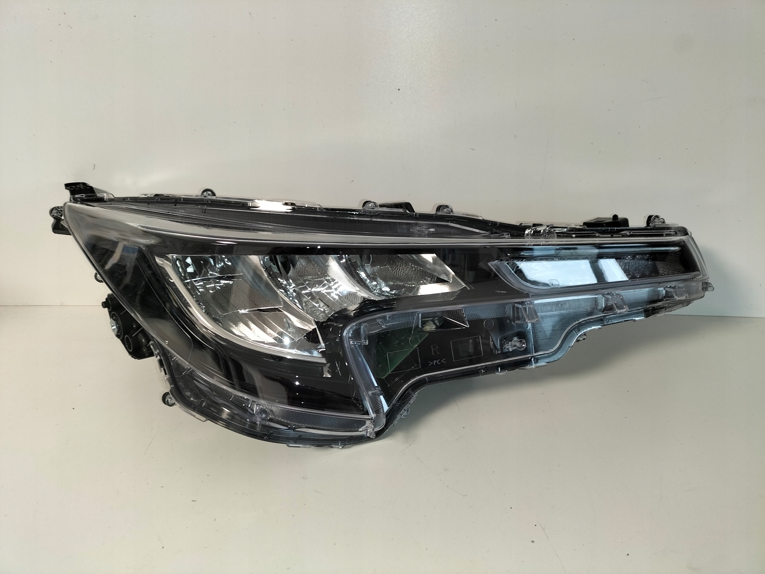 light front reflektor right TOYOTA COROLLA E21 18-22 HB/KOMBI