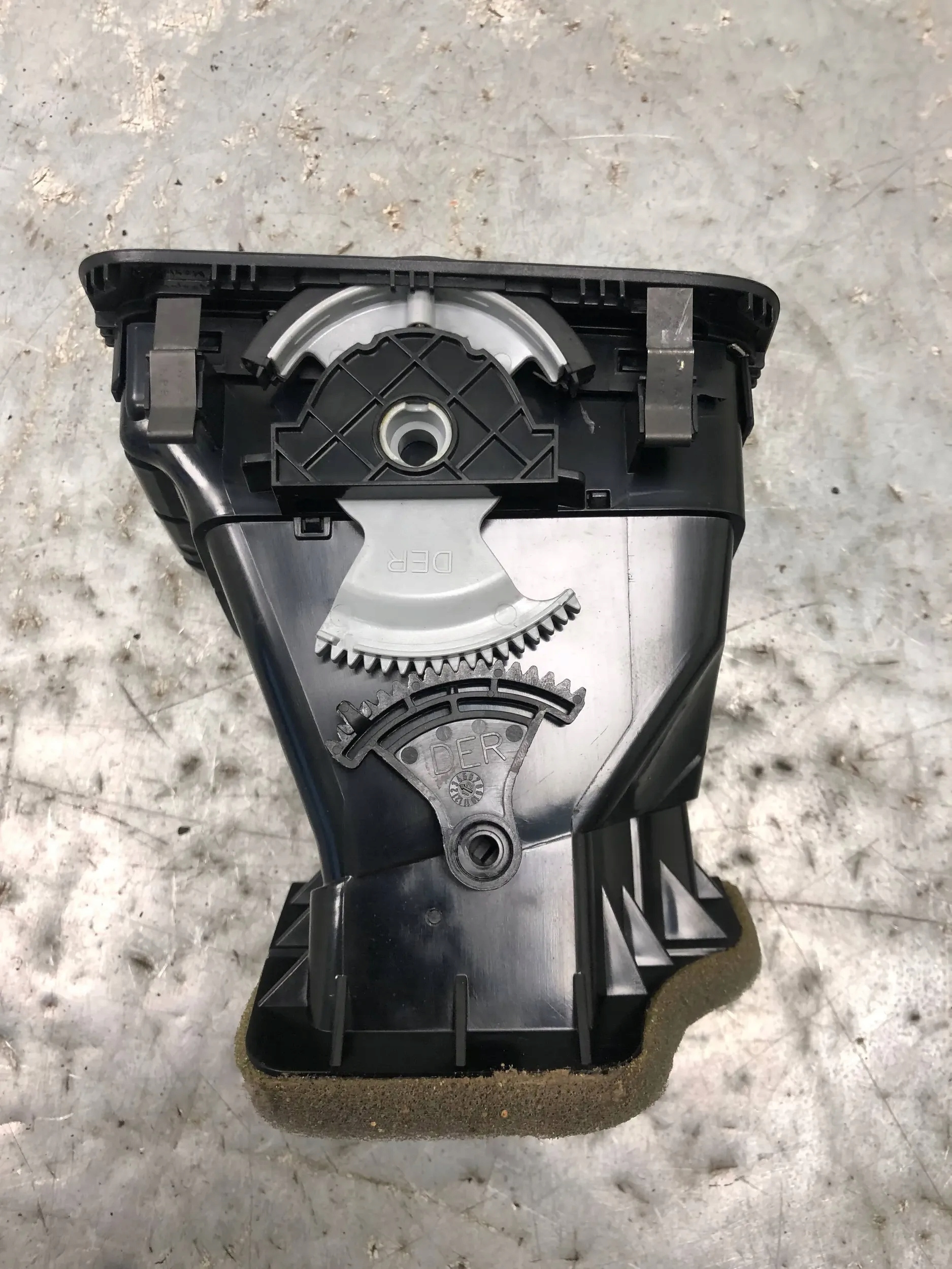 grid air conditioning devices right VW GOLF VI KOMBI 5K0819704K