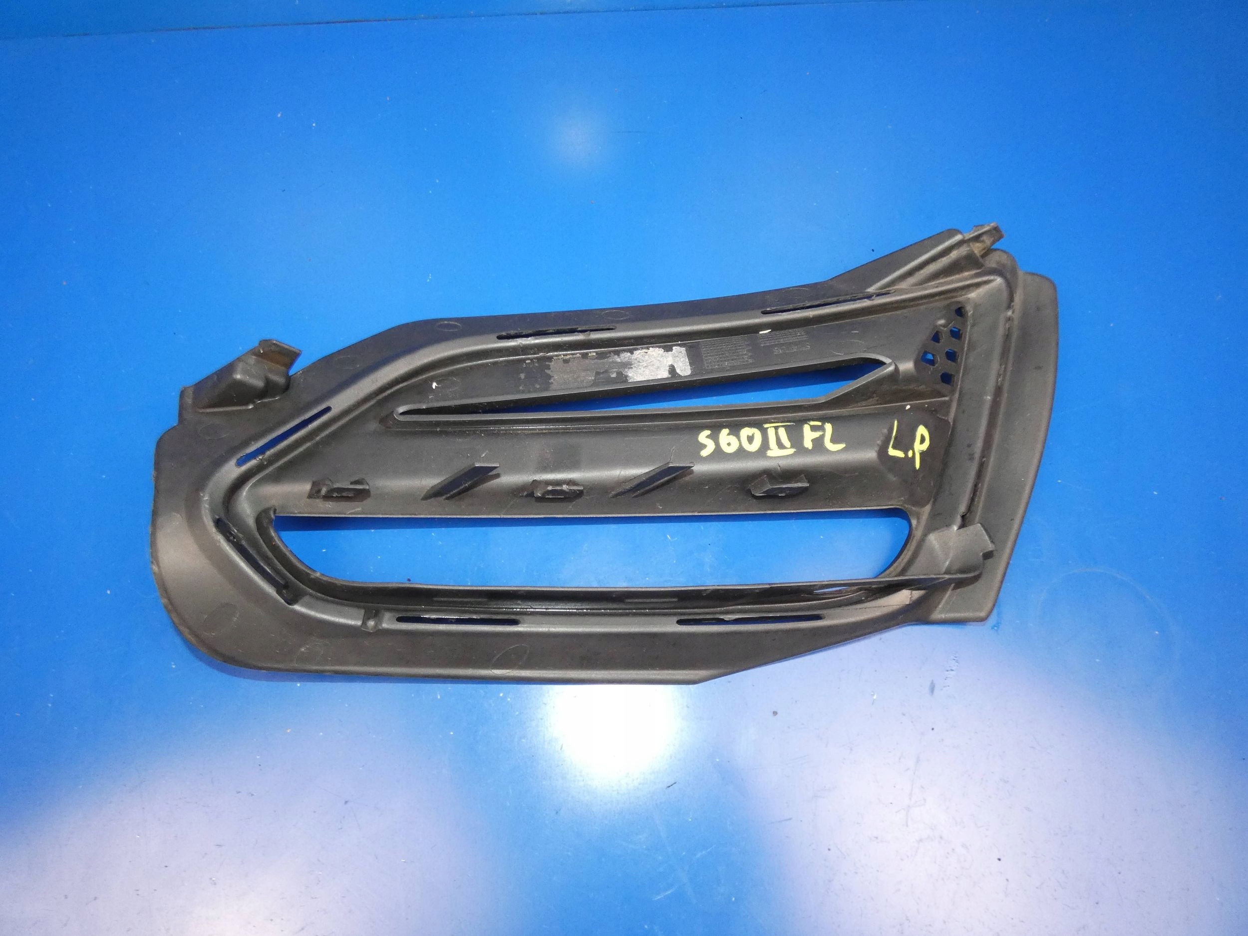 VOLVO S60 II V60 LIFT R-design grid of a bumper DRL left left front