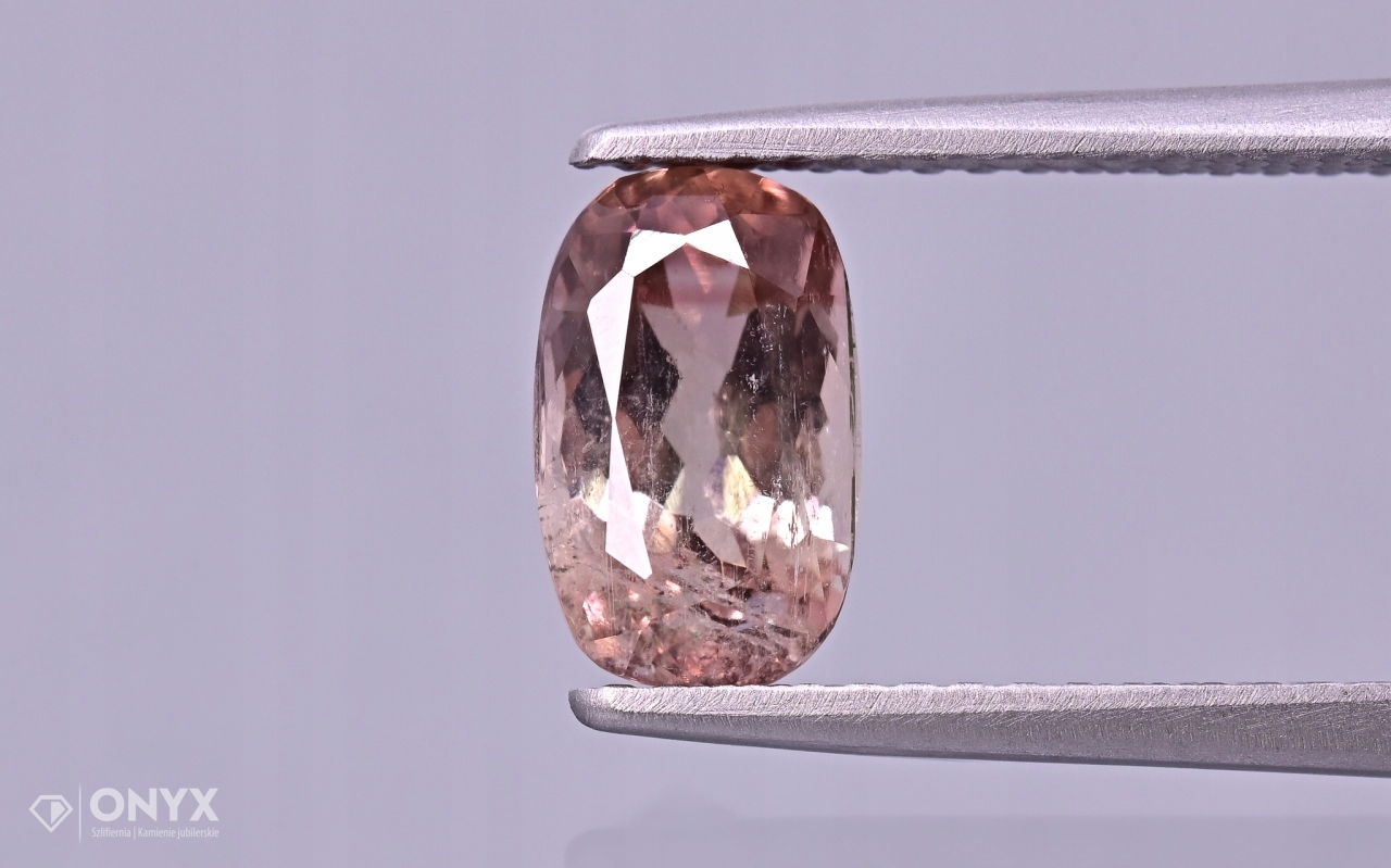 Fasetovaný turmalín cushion 8,5x5 mm