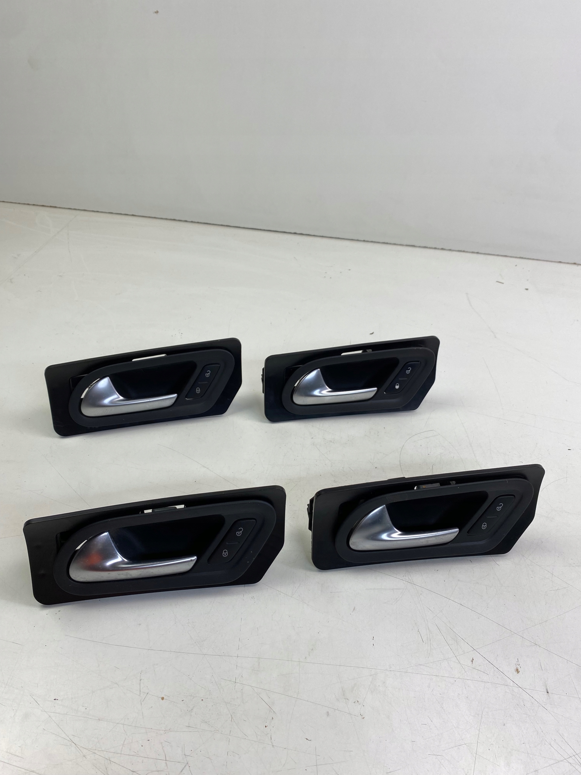 vw SCIROCCO ручка двери внутренняя P0112395