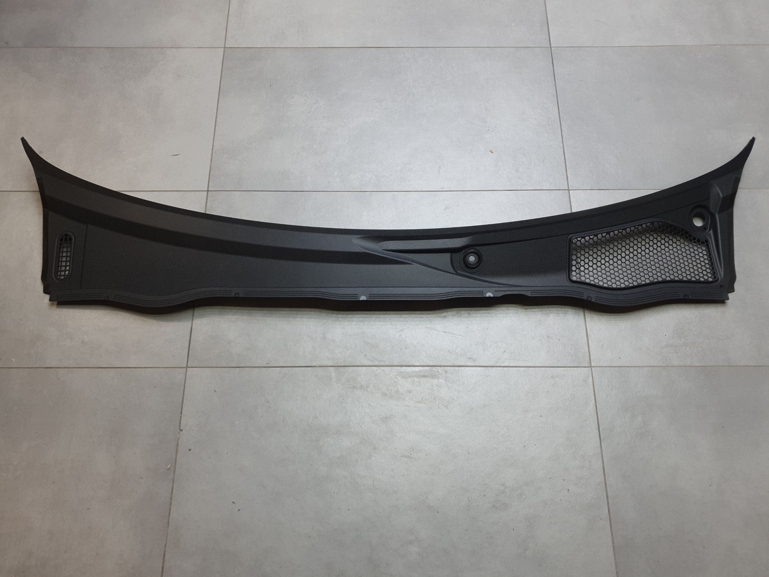 Audi SQ6 e-tron torpedo plastic 85H819403