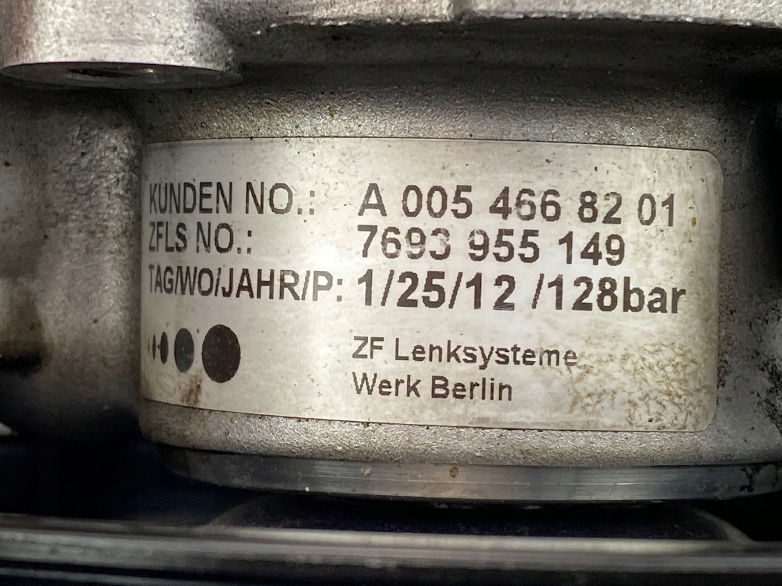 Mercedes C180 CGI W204 servo pump A0054668201 271.820