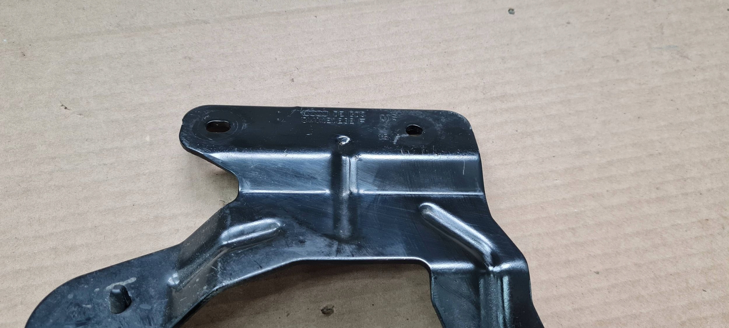 A4 B9 8W Halter Stütze Halter Panzer 8W0121232F A5 8W