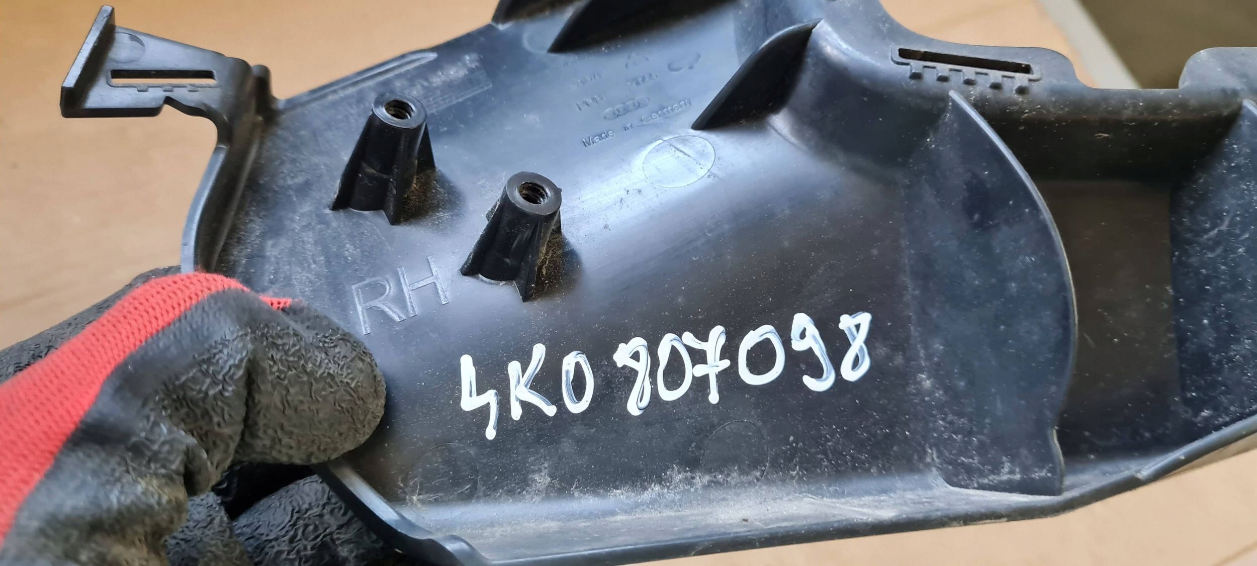 A6 C8 4K bumper bracket holder right front 4K0807098