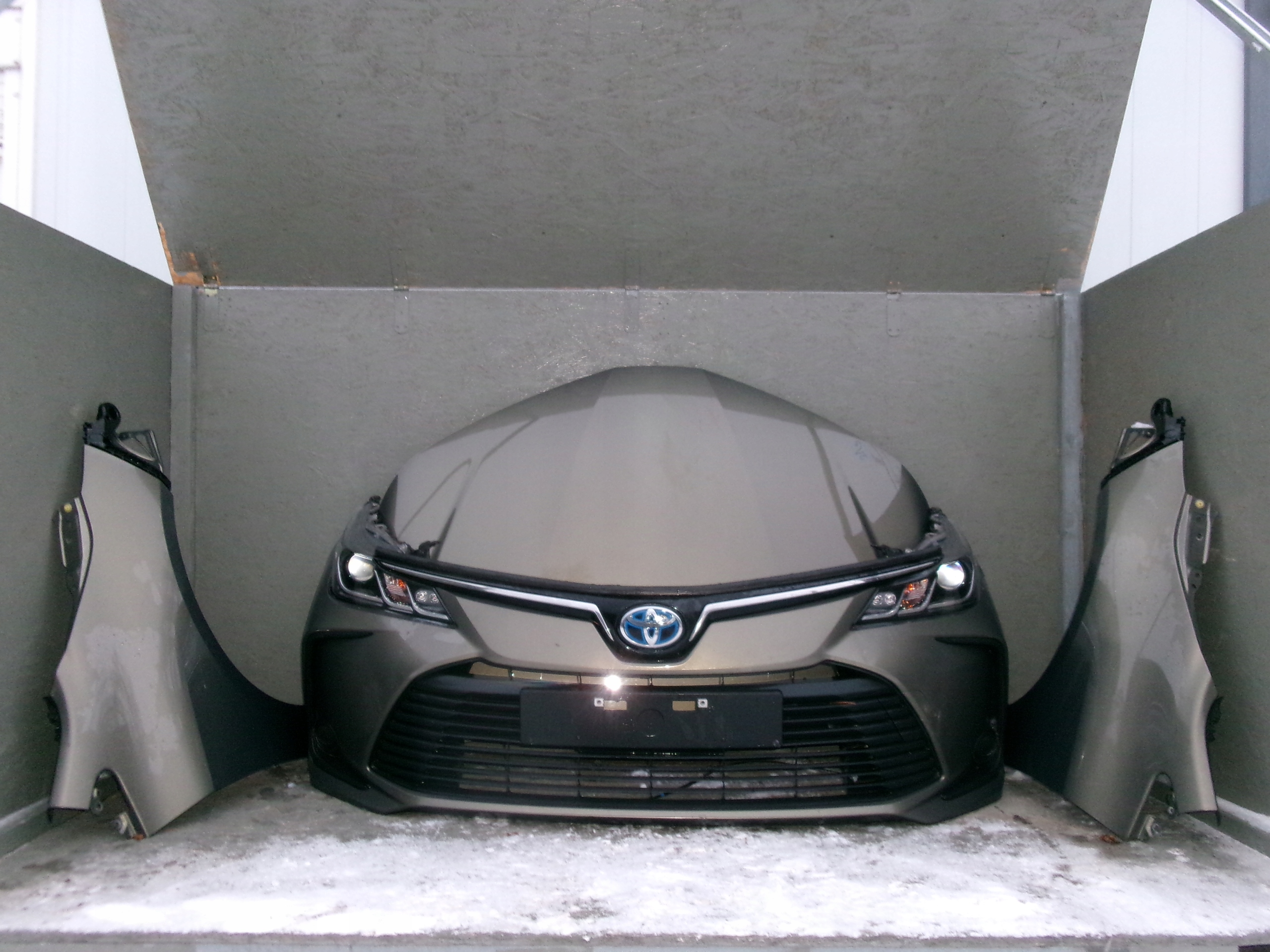 Toyota Corolla E21 1,8h Sedan Hybryda Przód blacharski