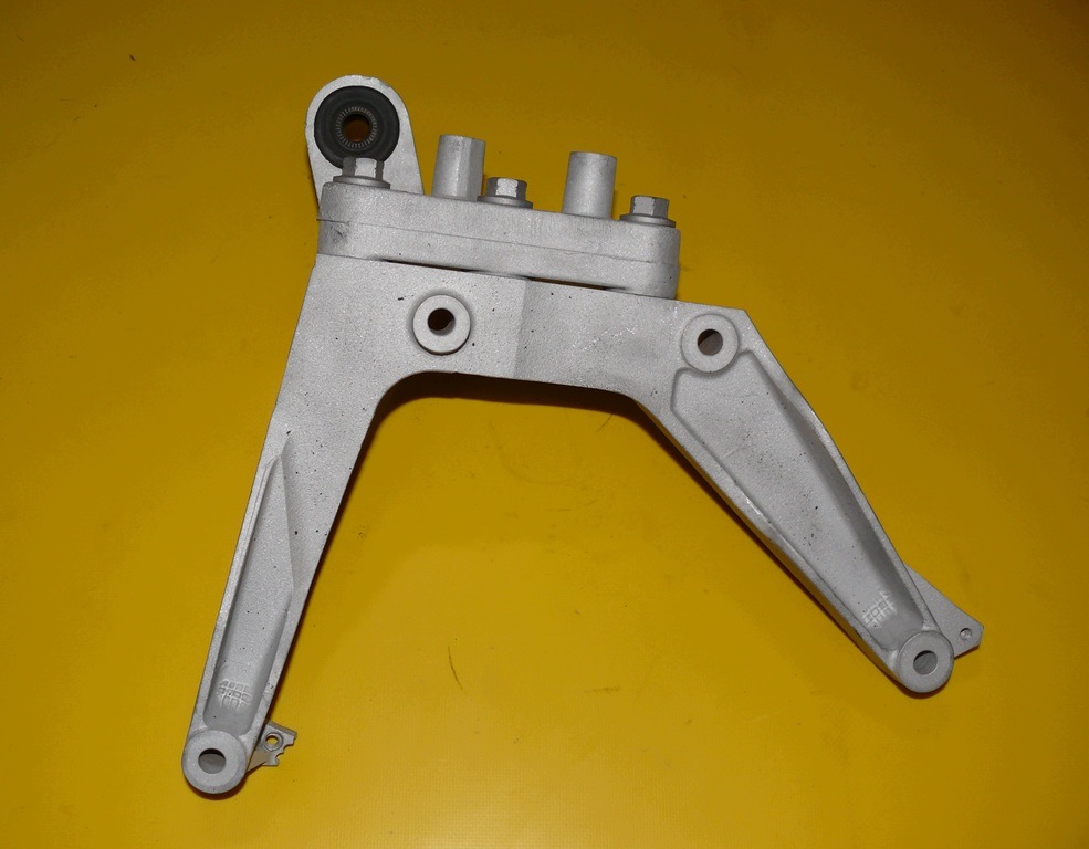 holder engine mount upper right ROVER 400 45 MG ZS 180 2.5 V6 177KM