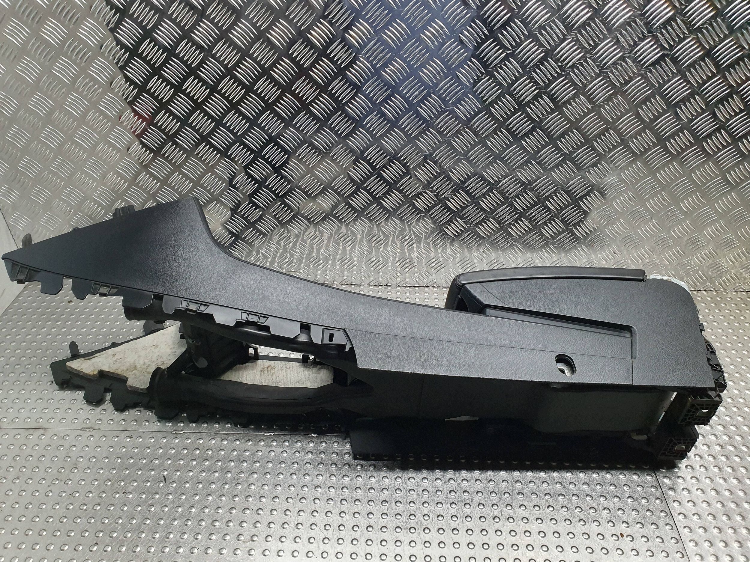 TUNEL central armrest 3C0863319S 3C1863241BP VW PASSAT B6
