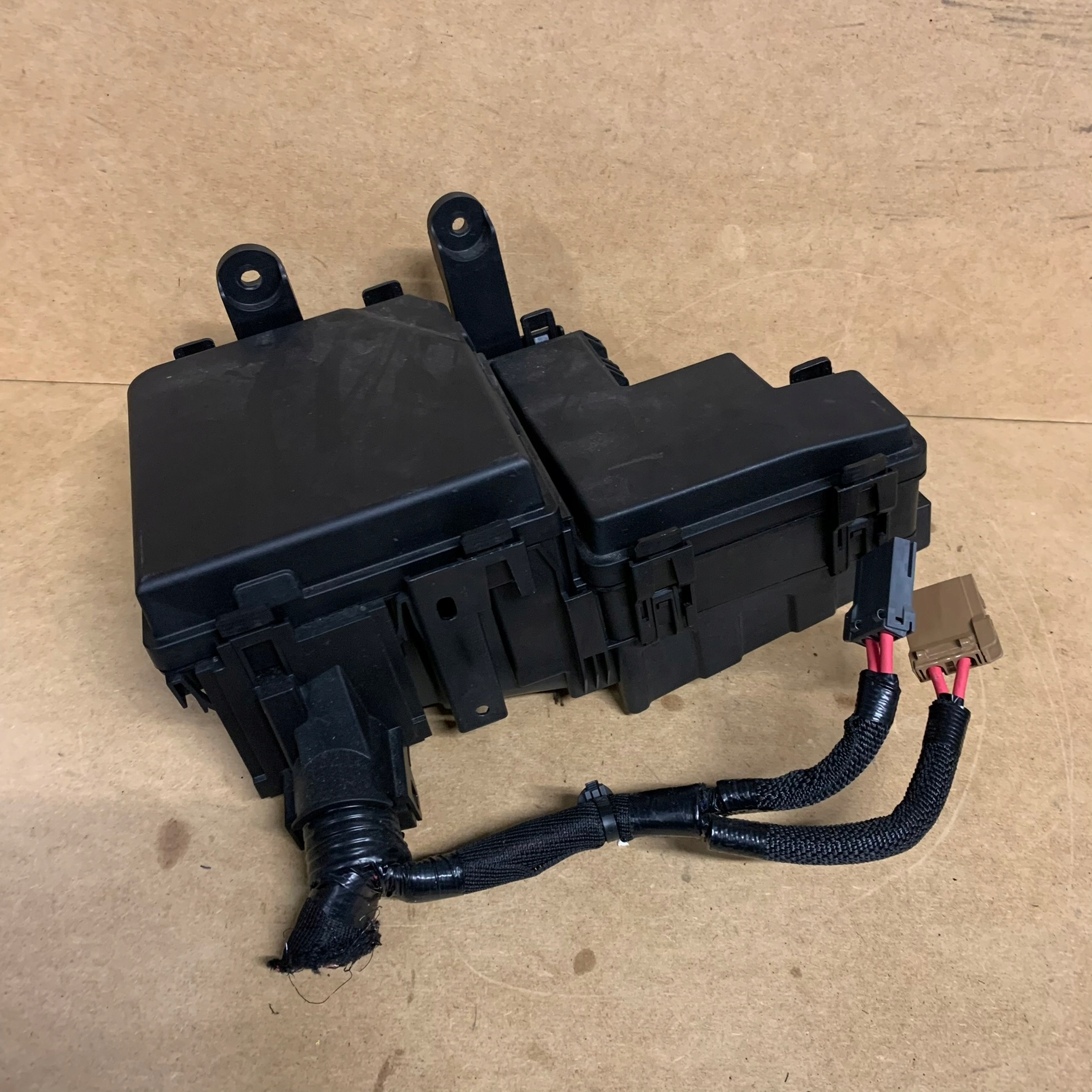 renault KOLEOS II 1.3 TCE корпус предохранителей блок коробка 284B82475R