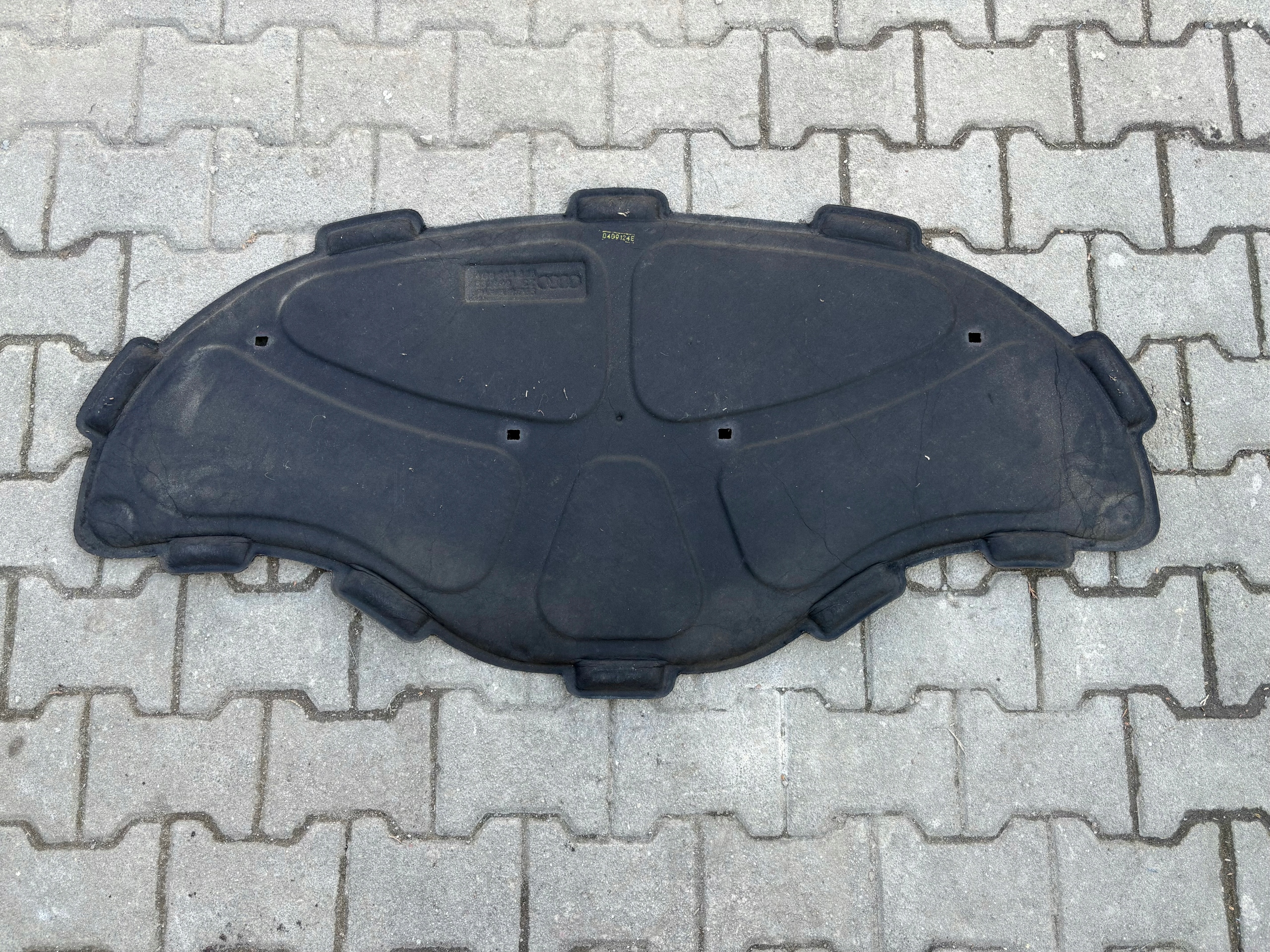 Audi A6 odhlučnění kapoty