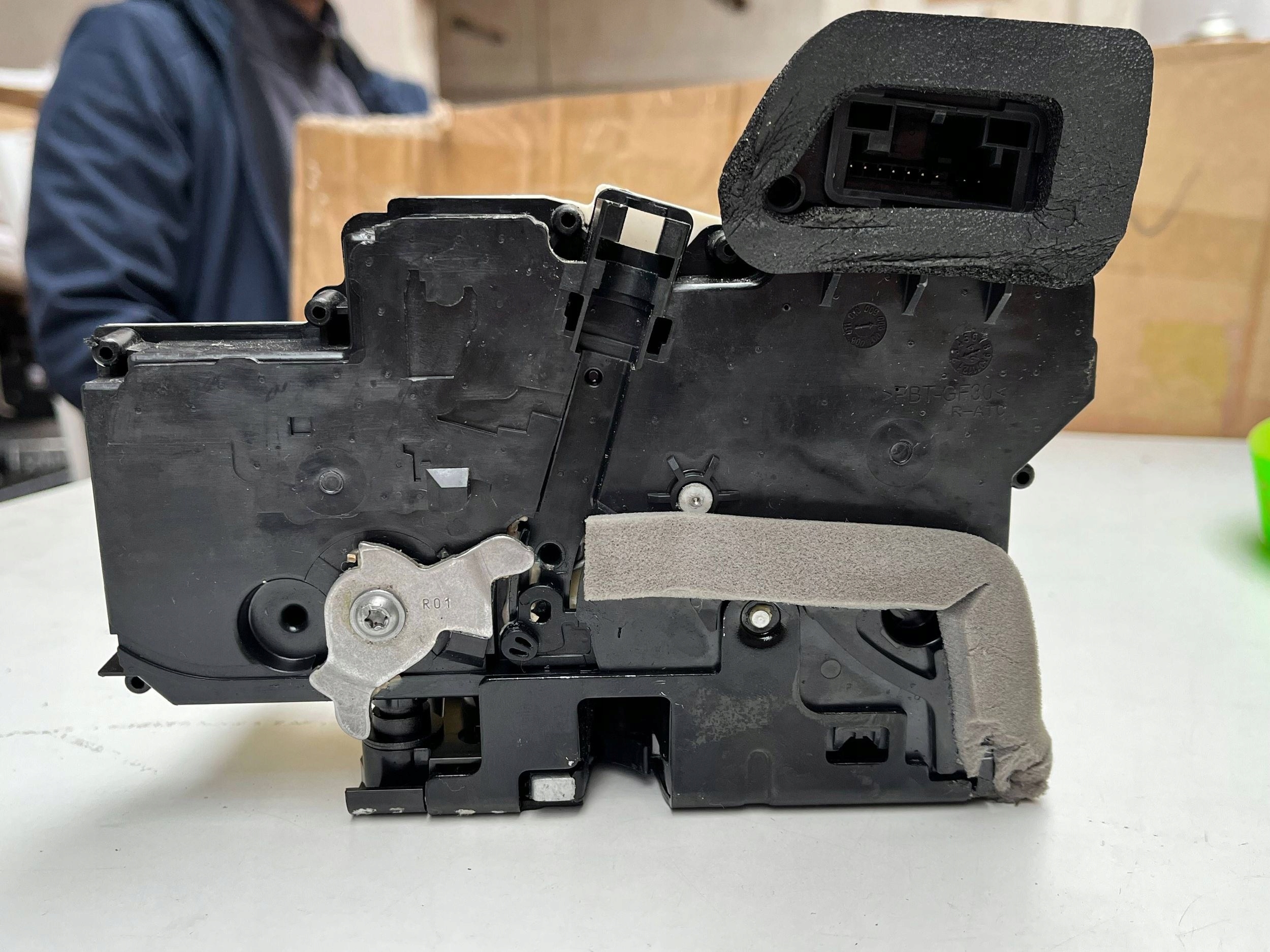 AUDI A6 A7 Q7 Q8 4K0839016Q lock door right !J