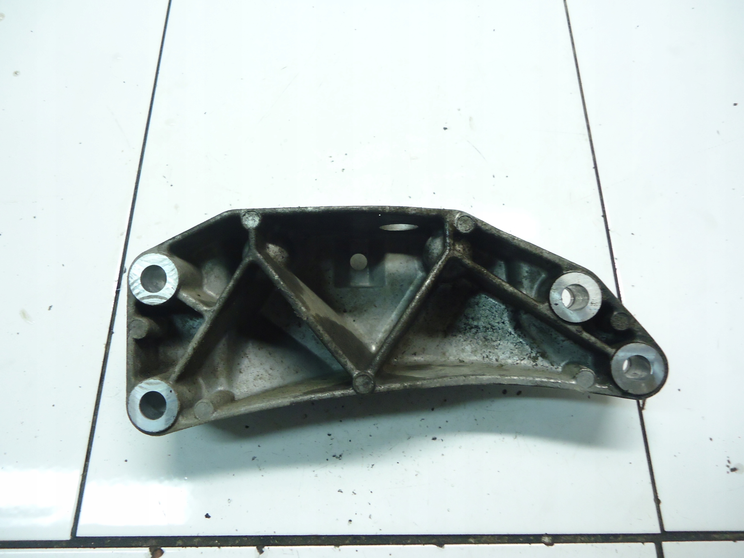 VW GOLF V 1.6FSI Getriebehalter 1K0199117P
