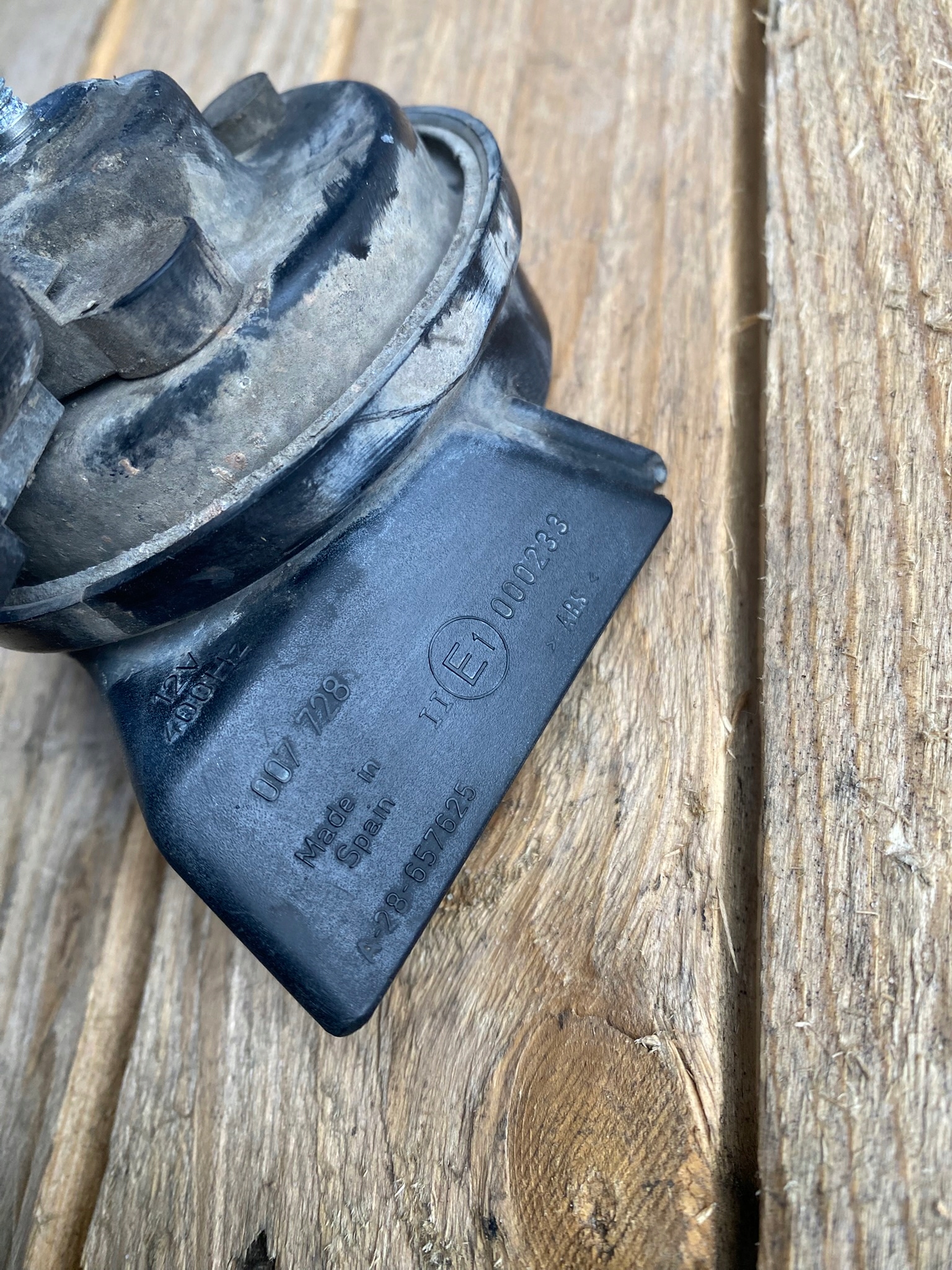 KLAKSON rechts vorne AUDI A4 8E0951221A