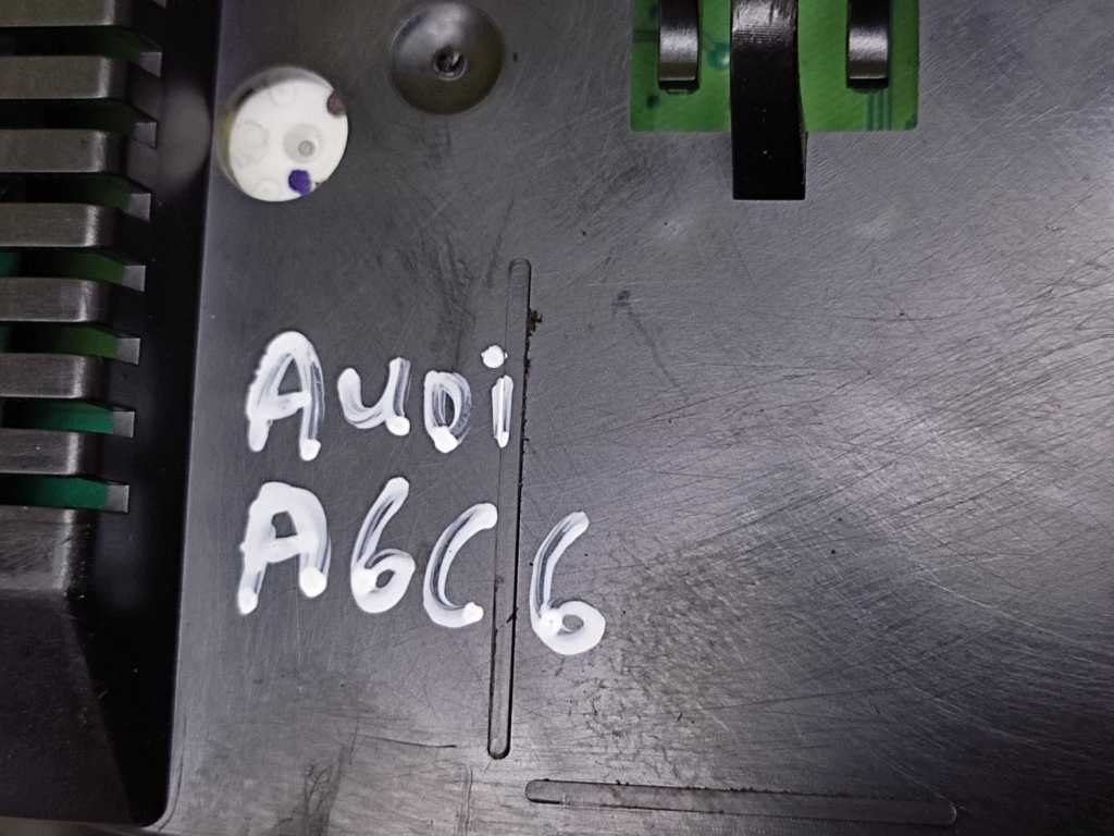 AUDI A6 C6 kombiinstrument 4F0920950M
