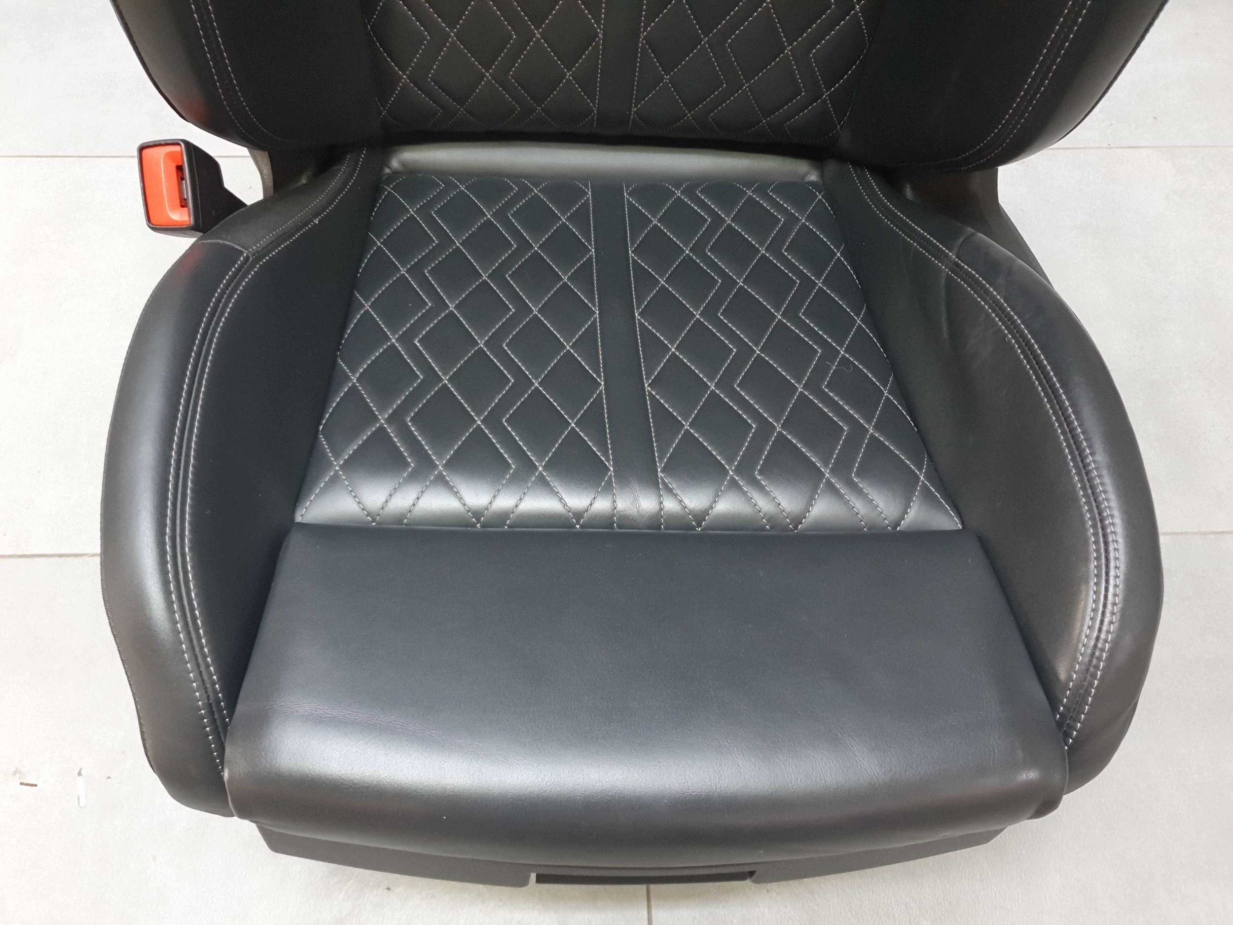Audi SQ6 e-tron sedačka šoférov ľavý bez airbagu koža elektrický 5WA861105Q