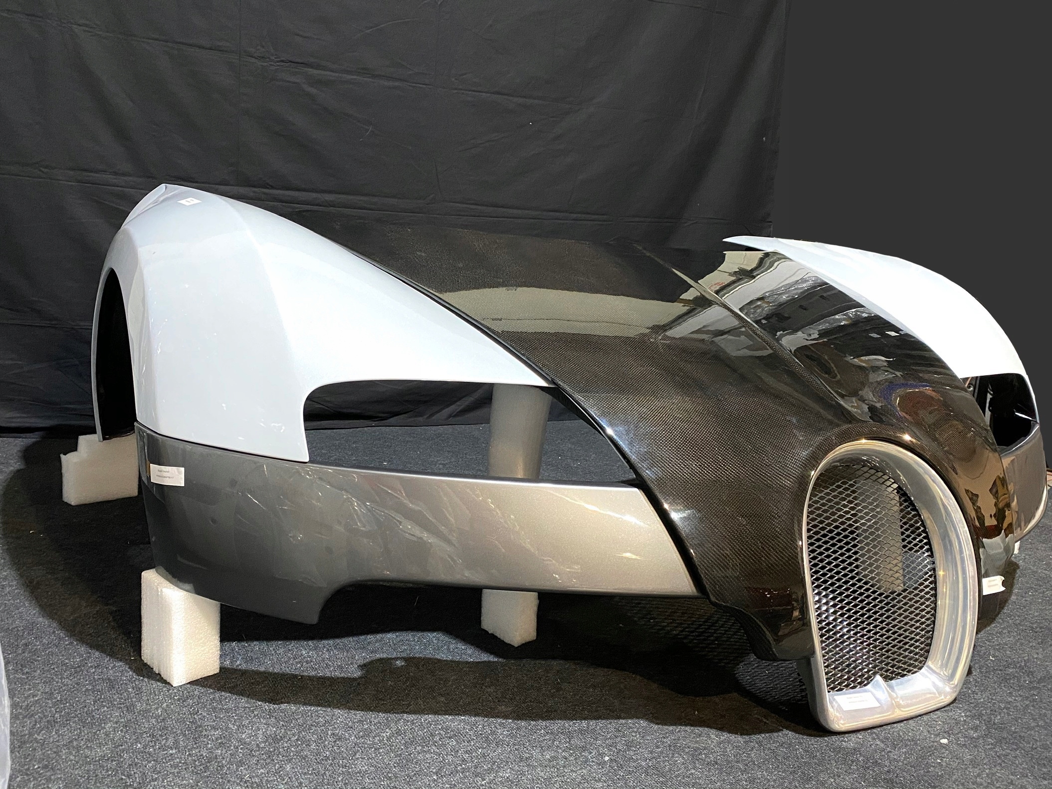 BUGATTI VEYRON kompletní předek, kapota, blatník