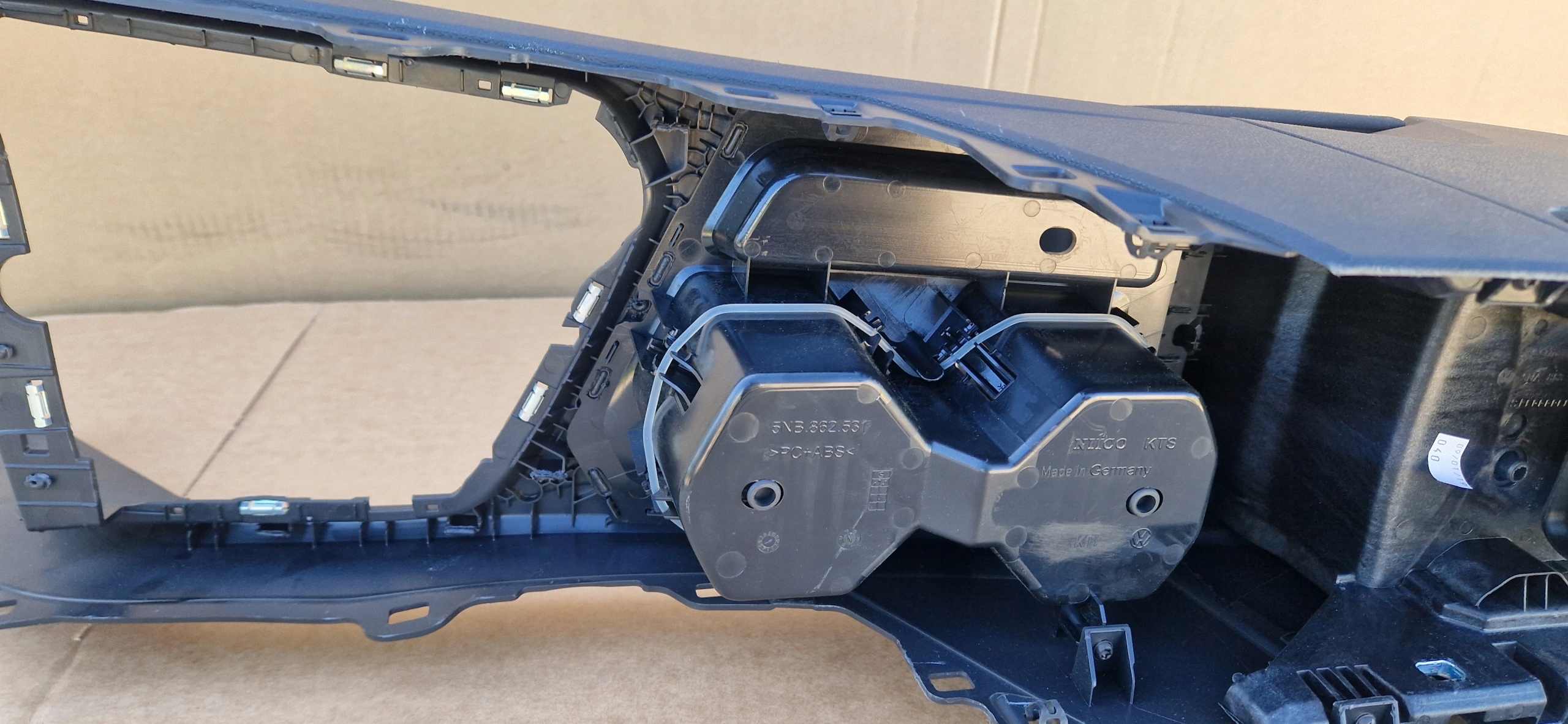 bracciolo MATERIALOWY TUNEL VW TIGUAN 2016-2023 Originale