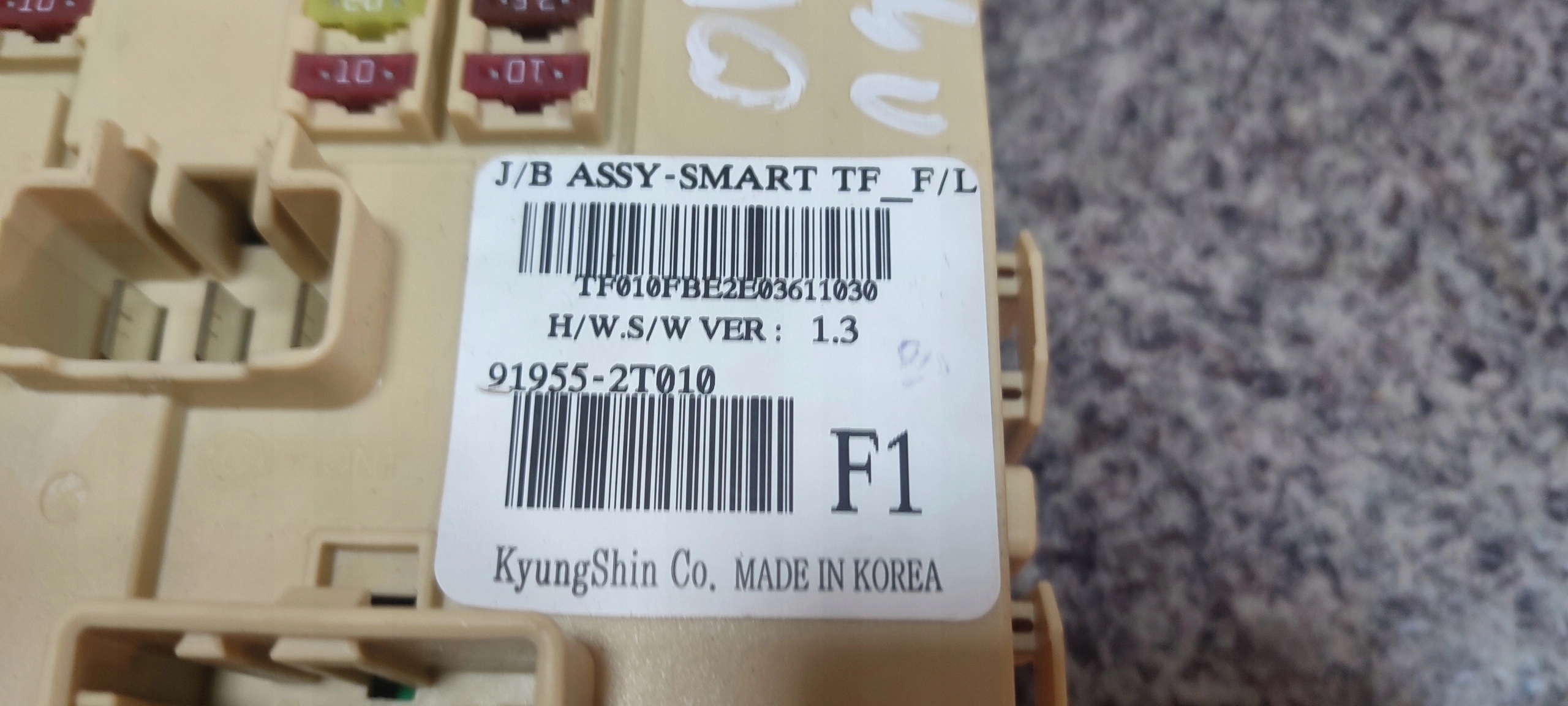 KIA OPTIMA SKRZYNKA BEZPIECZNIKOW 91955-2T010 Producent części Kia OE