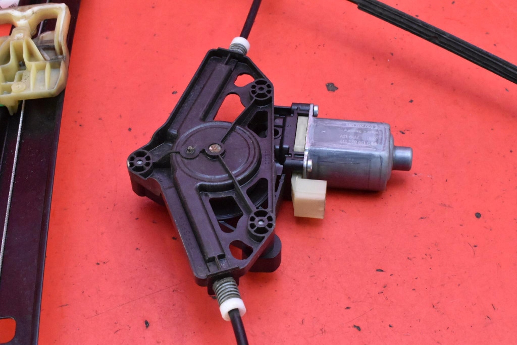 window regulator left front EU 5E0837461B SKODA OCTAVIA 3 III KOMBI 17-20