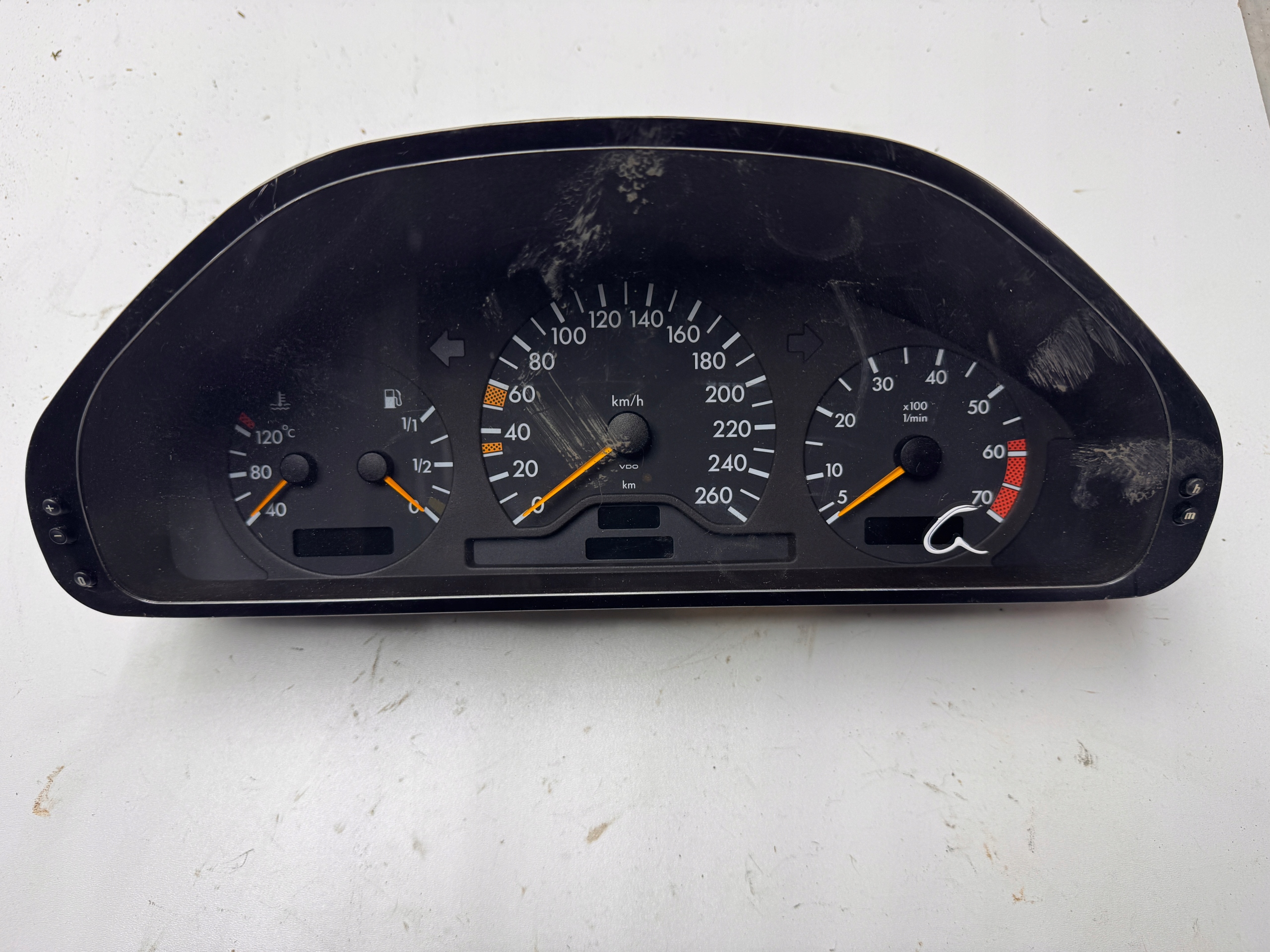 спидометр MERCEDES W202 2.0 компрессор 2025409847