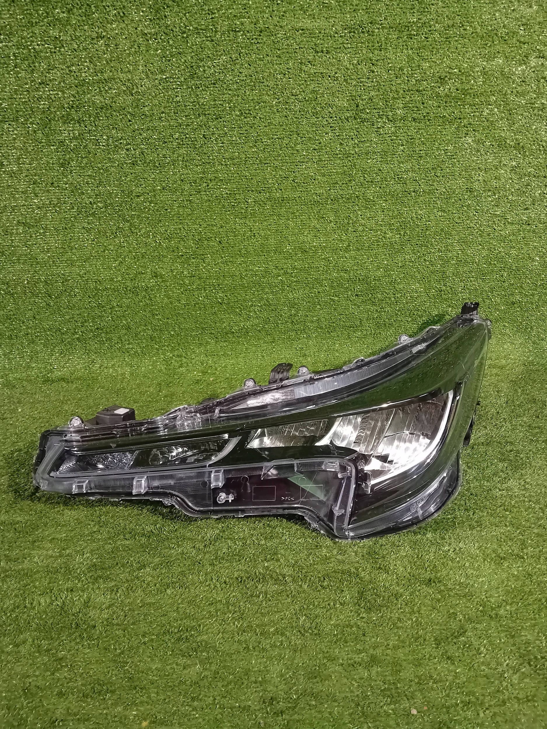 REFLEKTOR left front TOYOTA COROLLA E21 HB KOMBI FULL LED NR.910
