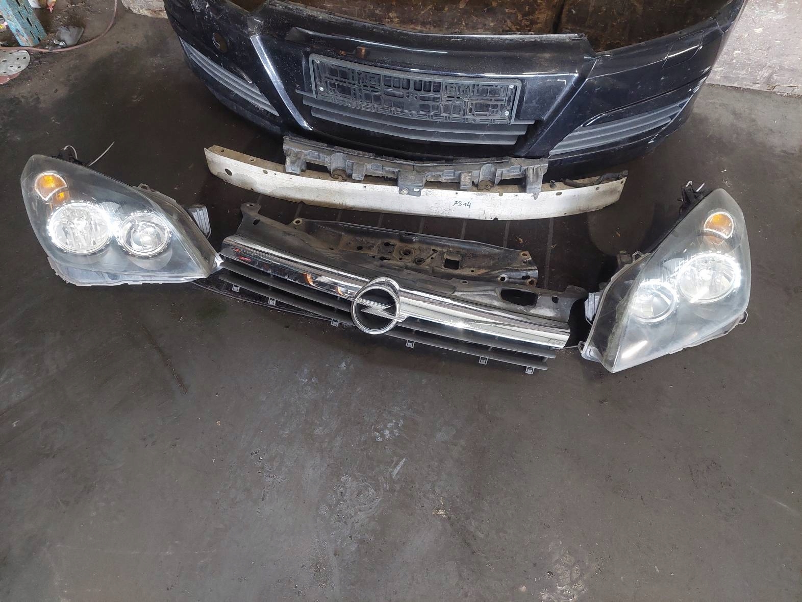 bumper front + light left front + right front OPEL ASTRA H Z20R