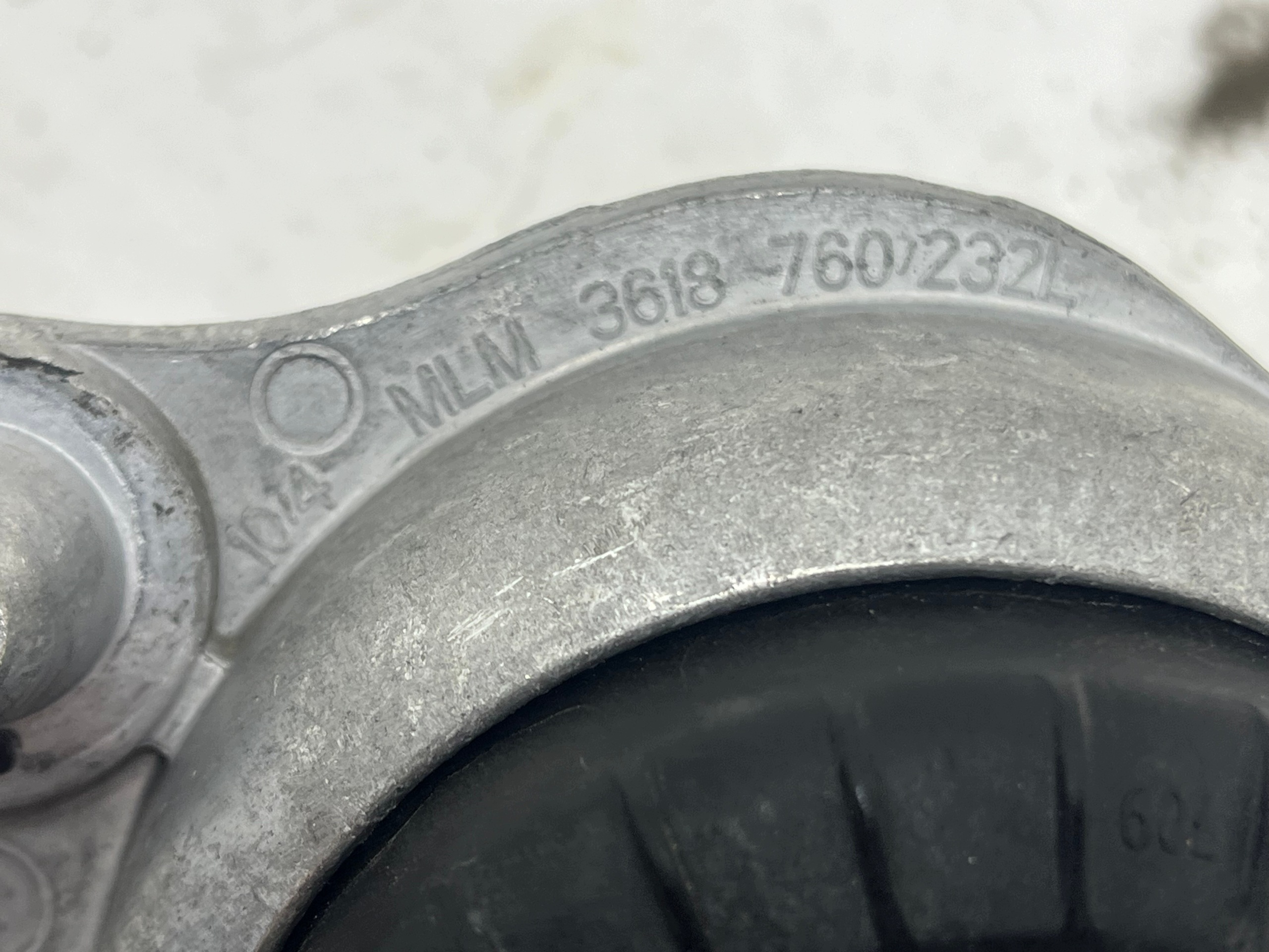 holder engine mount left MERCEDES C-KLASA W205 1.6 CGI A2052400200