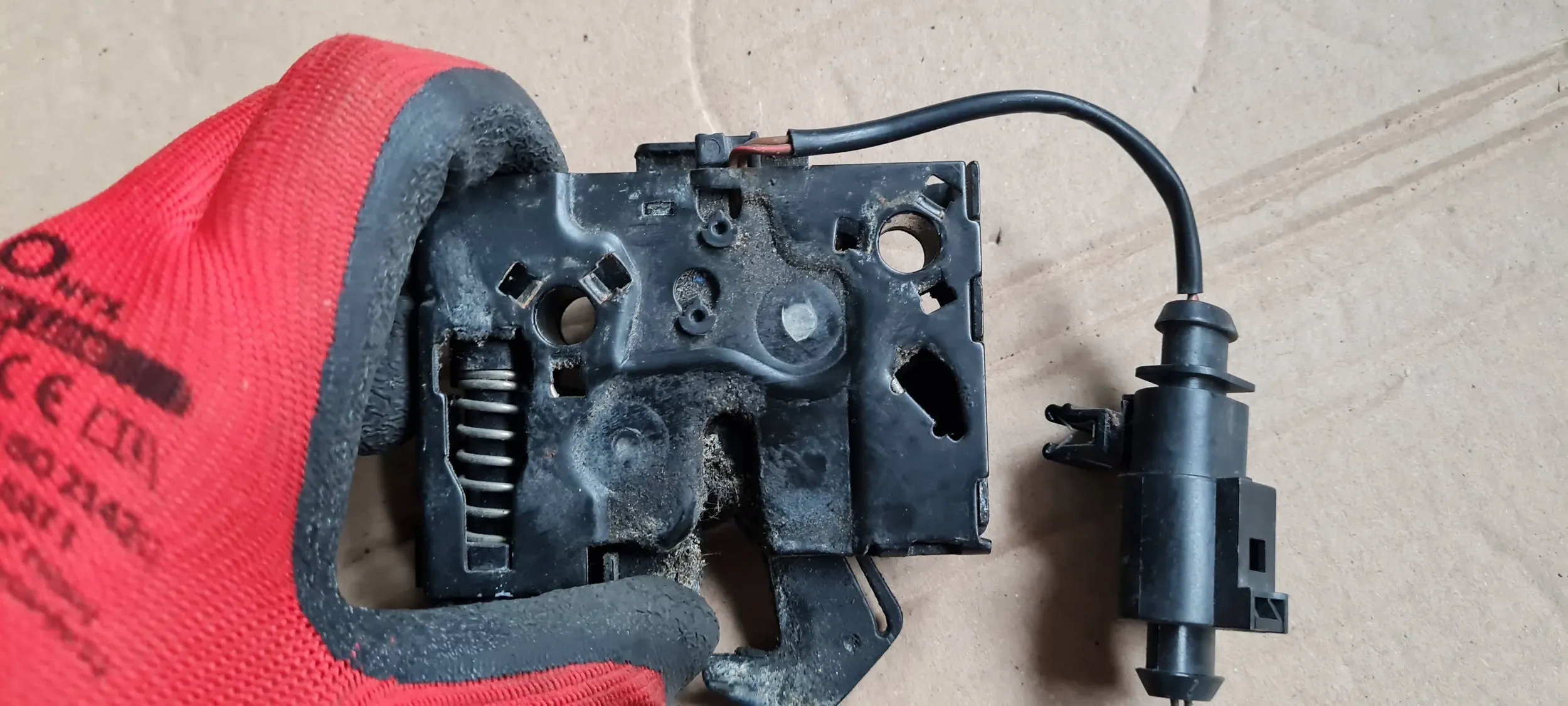 A5 8W bonnet latch lock supports 8W0823509C A4 B9 8W