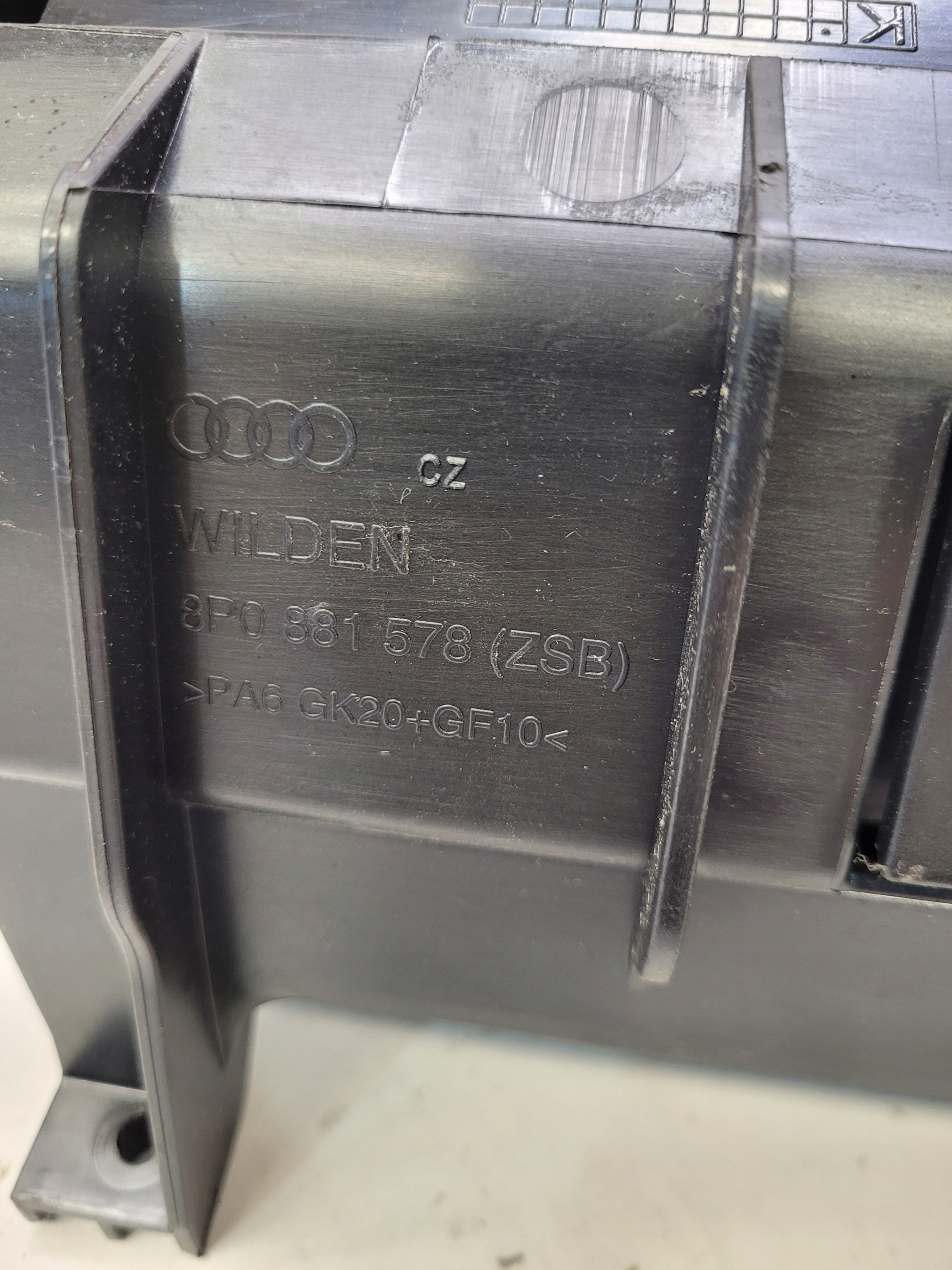 HANDSCHUHFACH SITZ RECHTS AUDI A3 8P LIFT 8P0881578