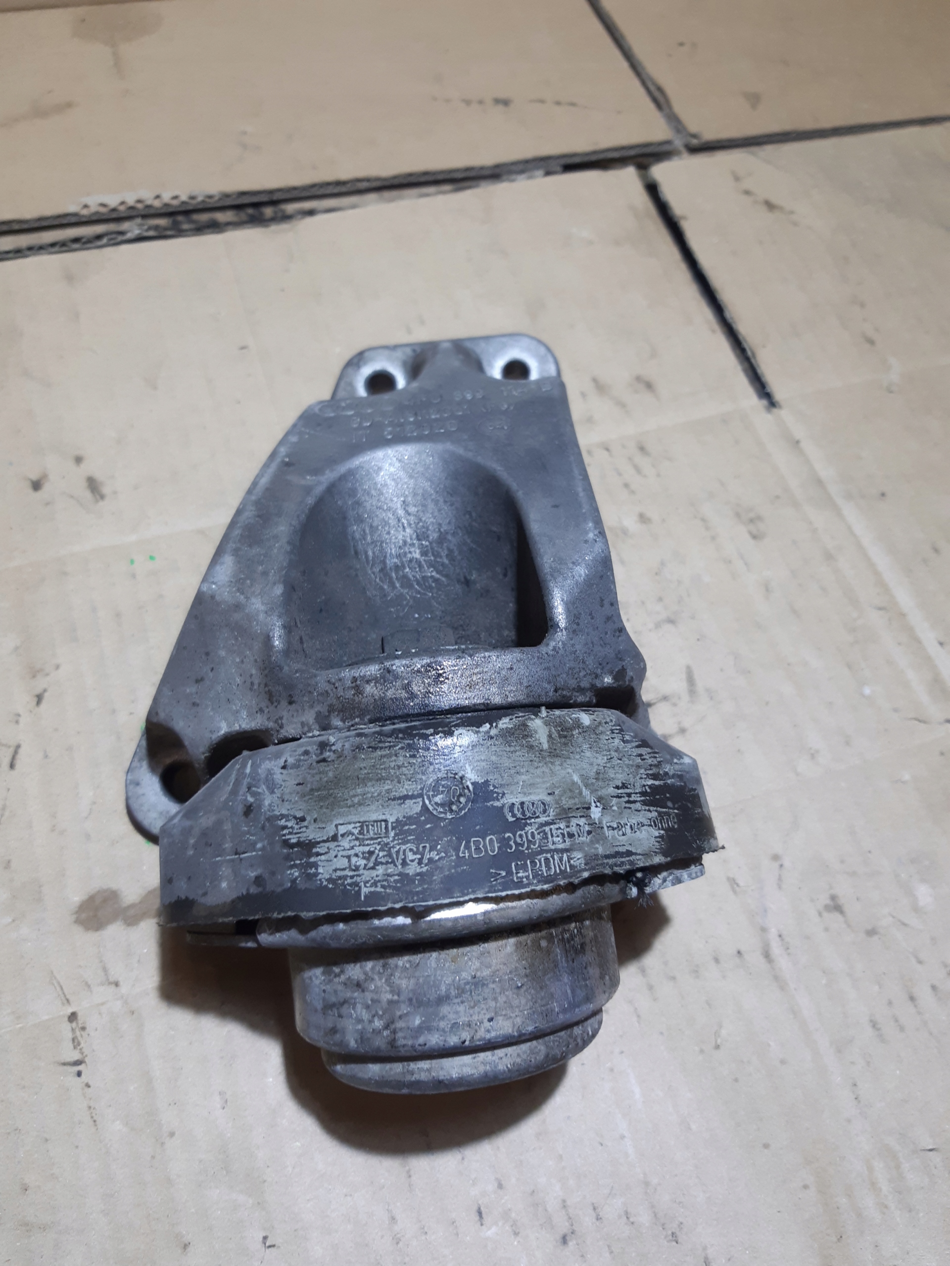 AUDI A6 C6 3.0 TDI holder gearbox mounting 4F0399114B