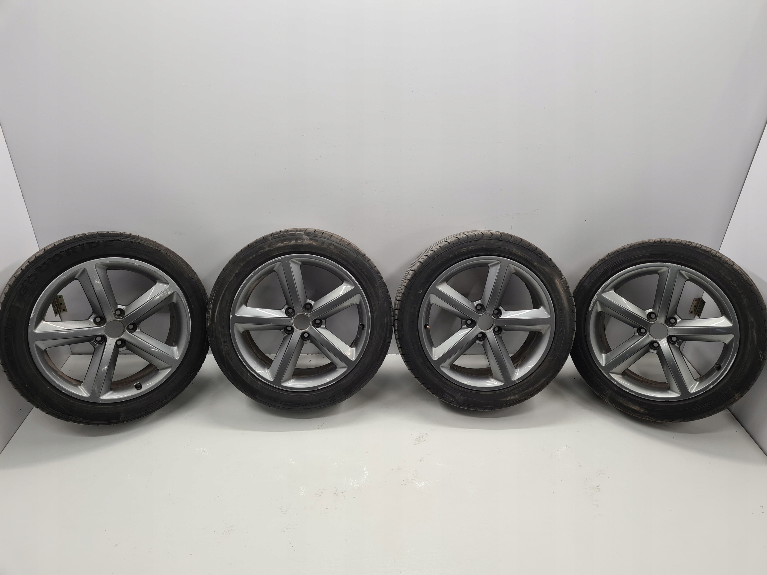 4× Диск алюминиевый Audi OE A4 A6 A8 8.0