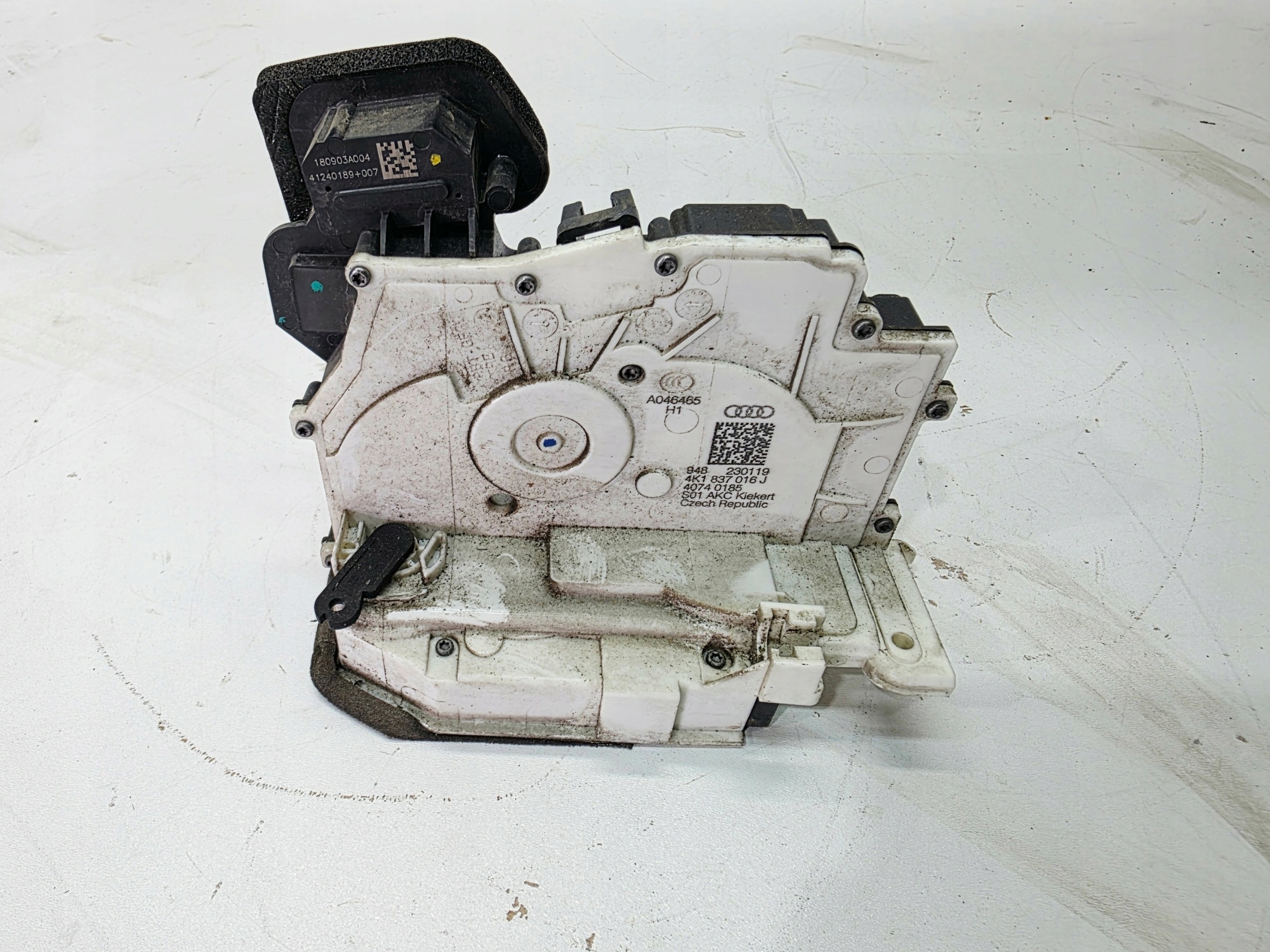 lock door right front AUDI A6 C8 4K1837016J 9 PIN