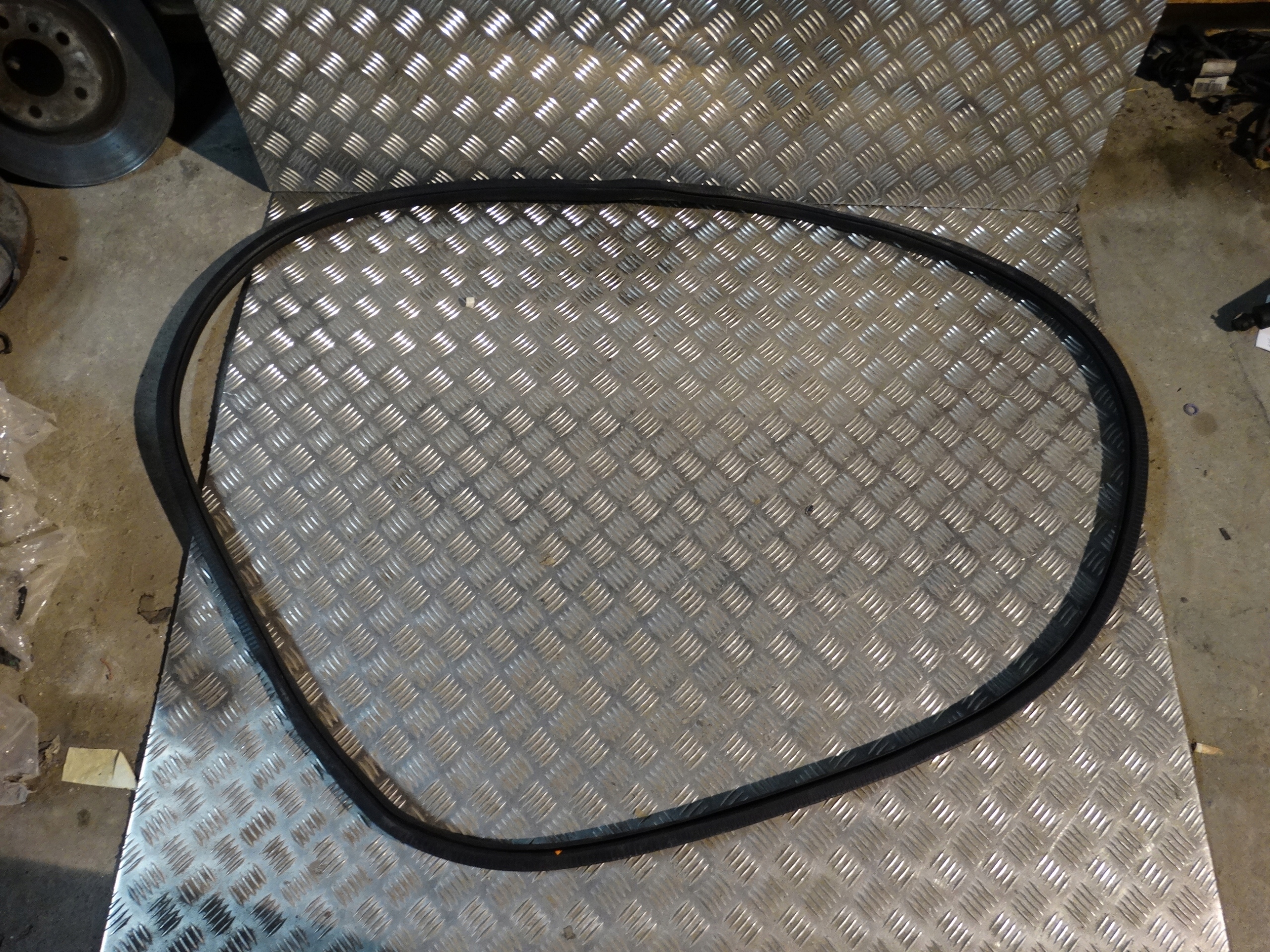 IDEALNA USZCZELKA DRZWI PRZEDNIA MERCEDES W167 SUV 1