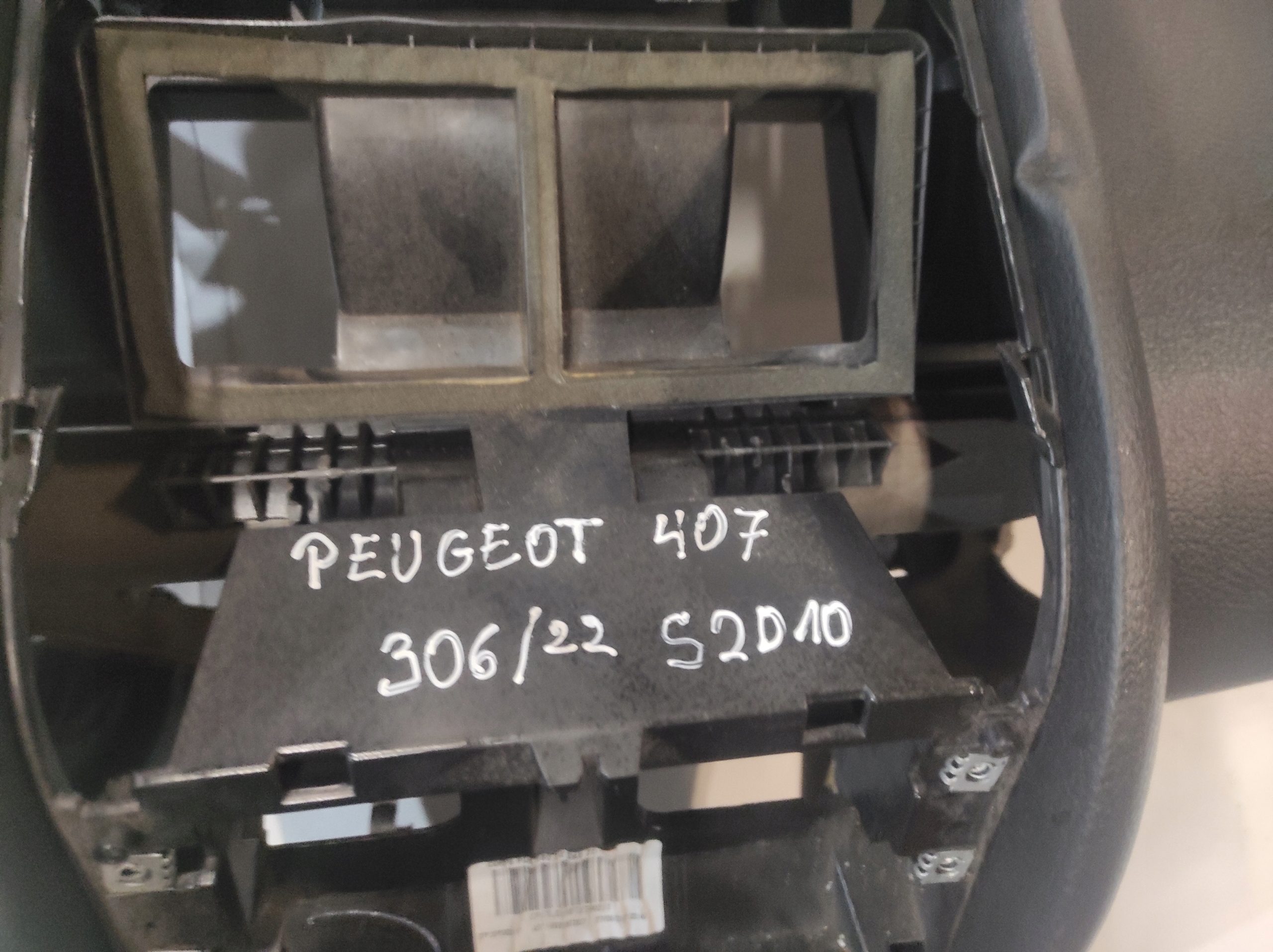 Peugeot 407 dashboard console cockpit support of the dashboard
