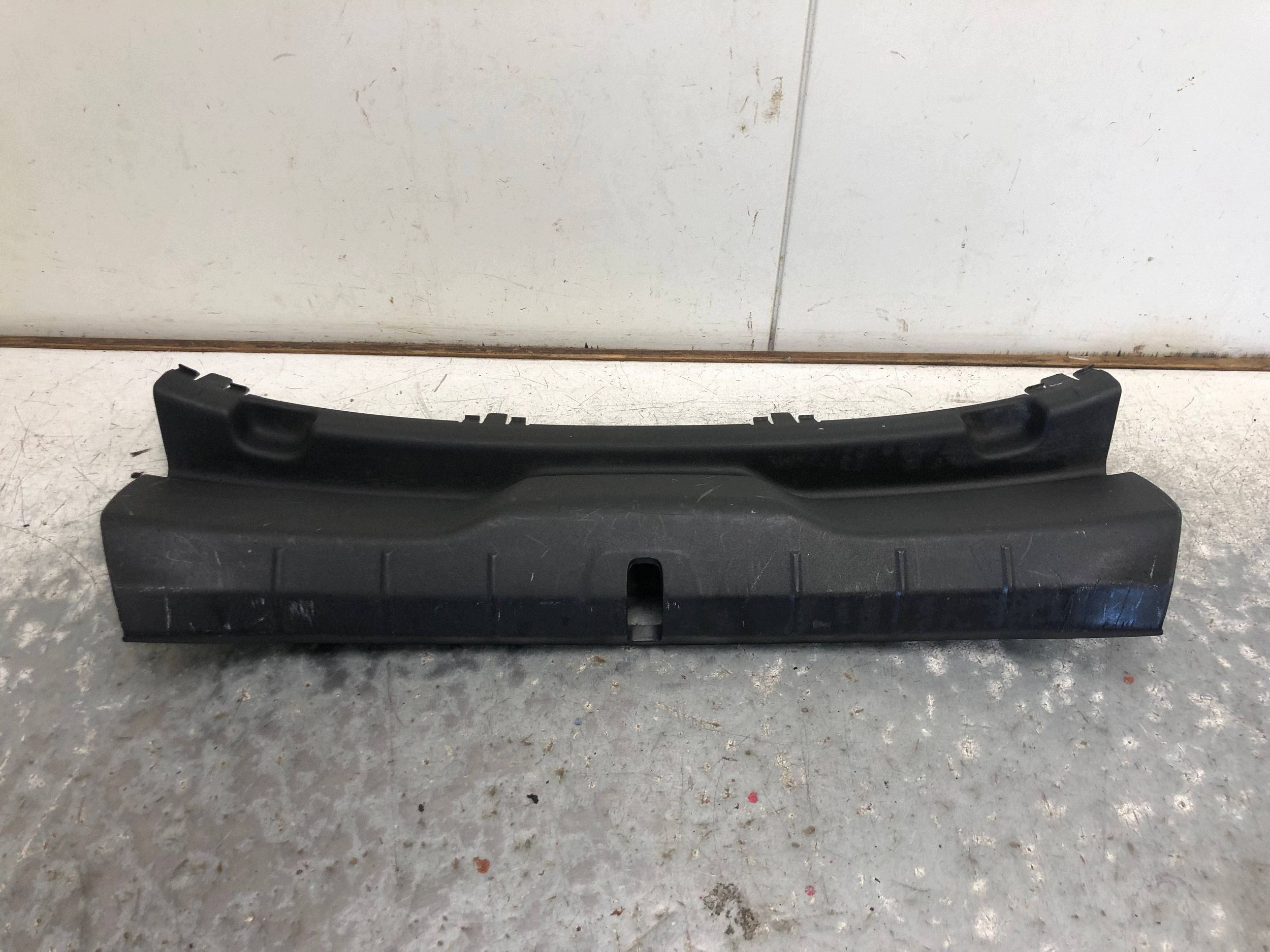 couverture seuil coffre VOLVO C30 LIFT 08687734