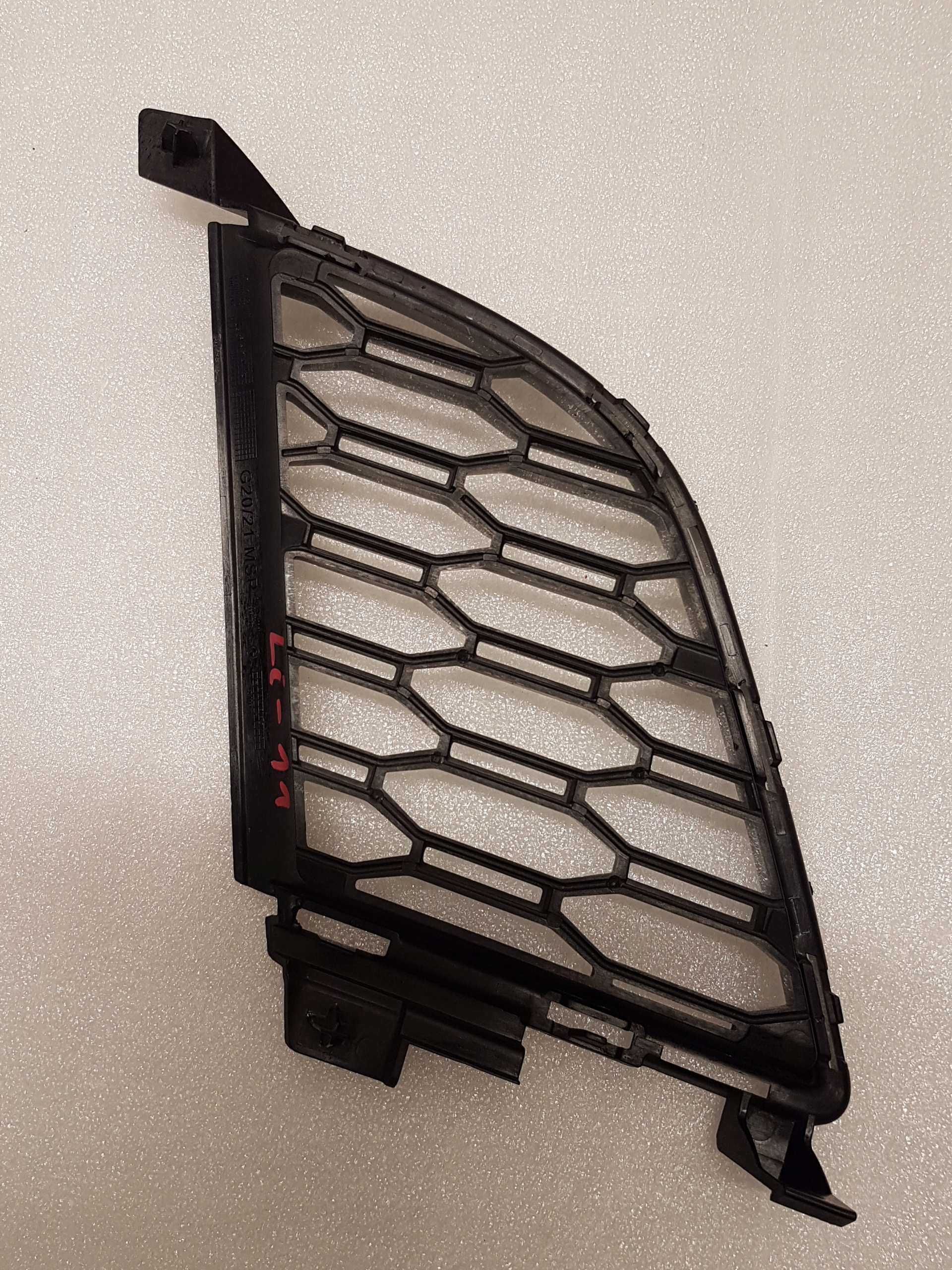 grid of a bumper left front BMW G20 G21 m-packet 8075601