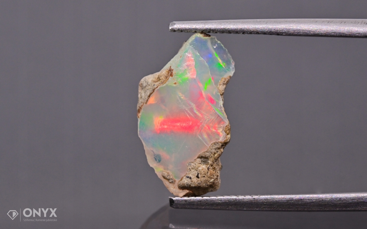 Opal z Etiopie hrudka 14x8,5 mm