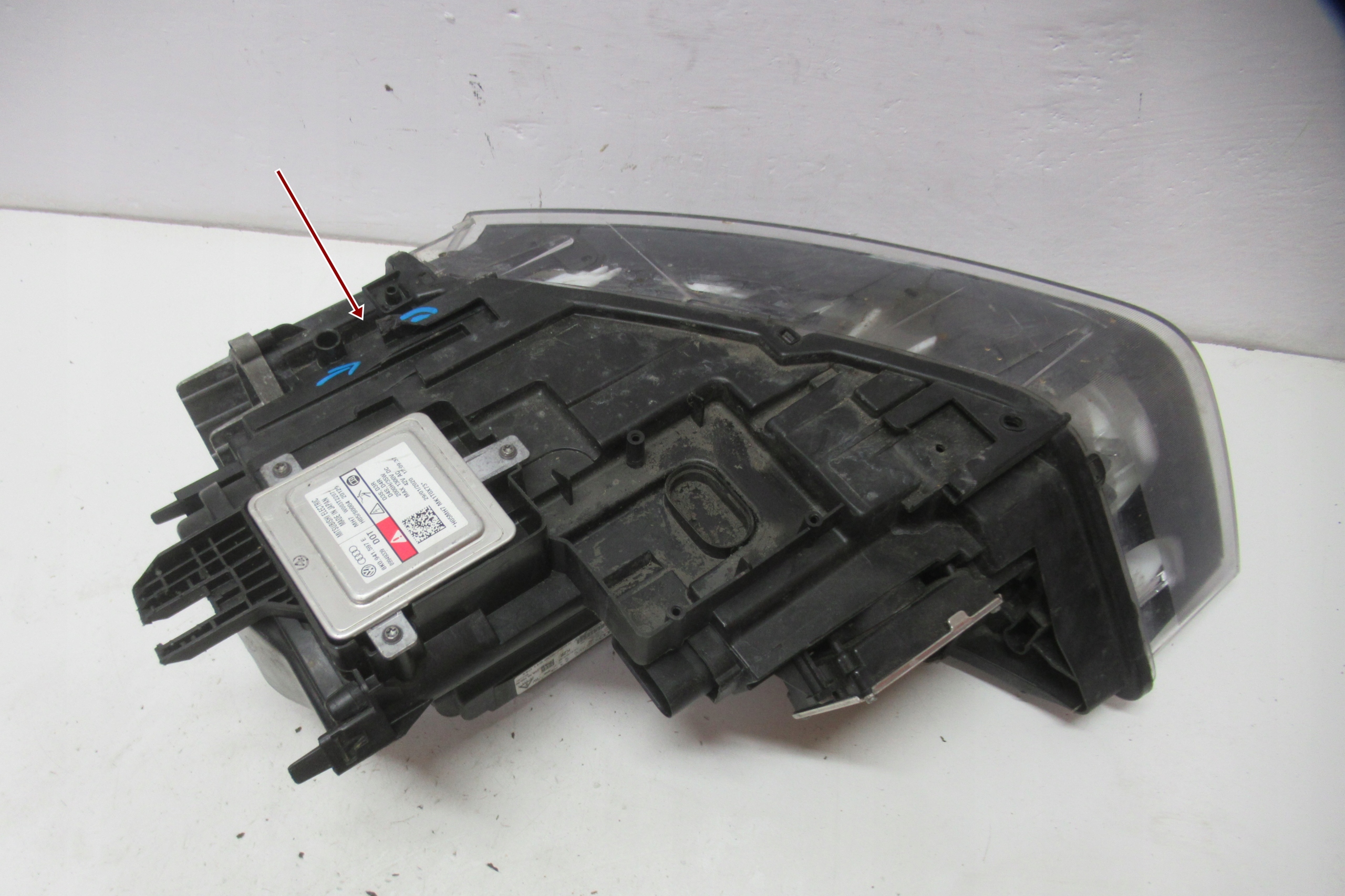 AUDI Q3 11R light right front XENON EU 8U0941044