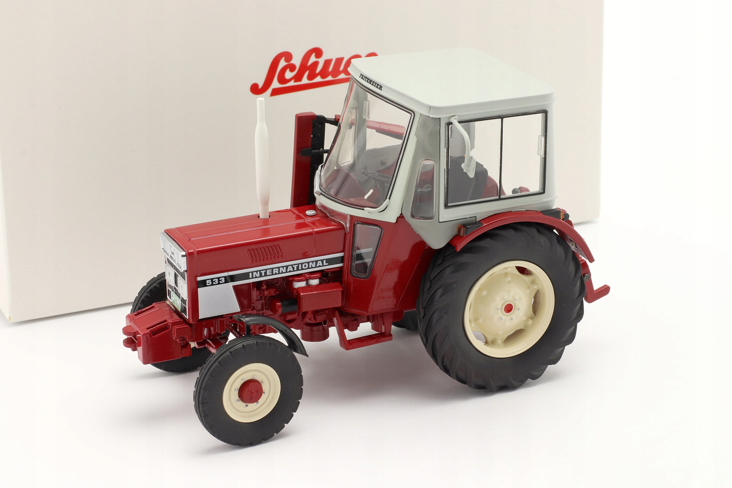 Schuco International Ih 533 Traktor 1985 Červená 1:32