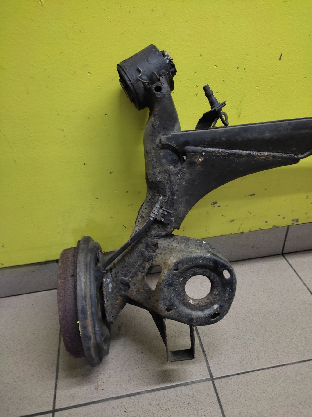 VW FOX 1.2 hinten Achsträger