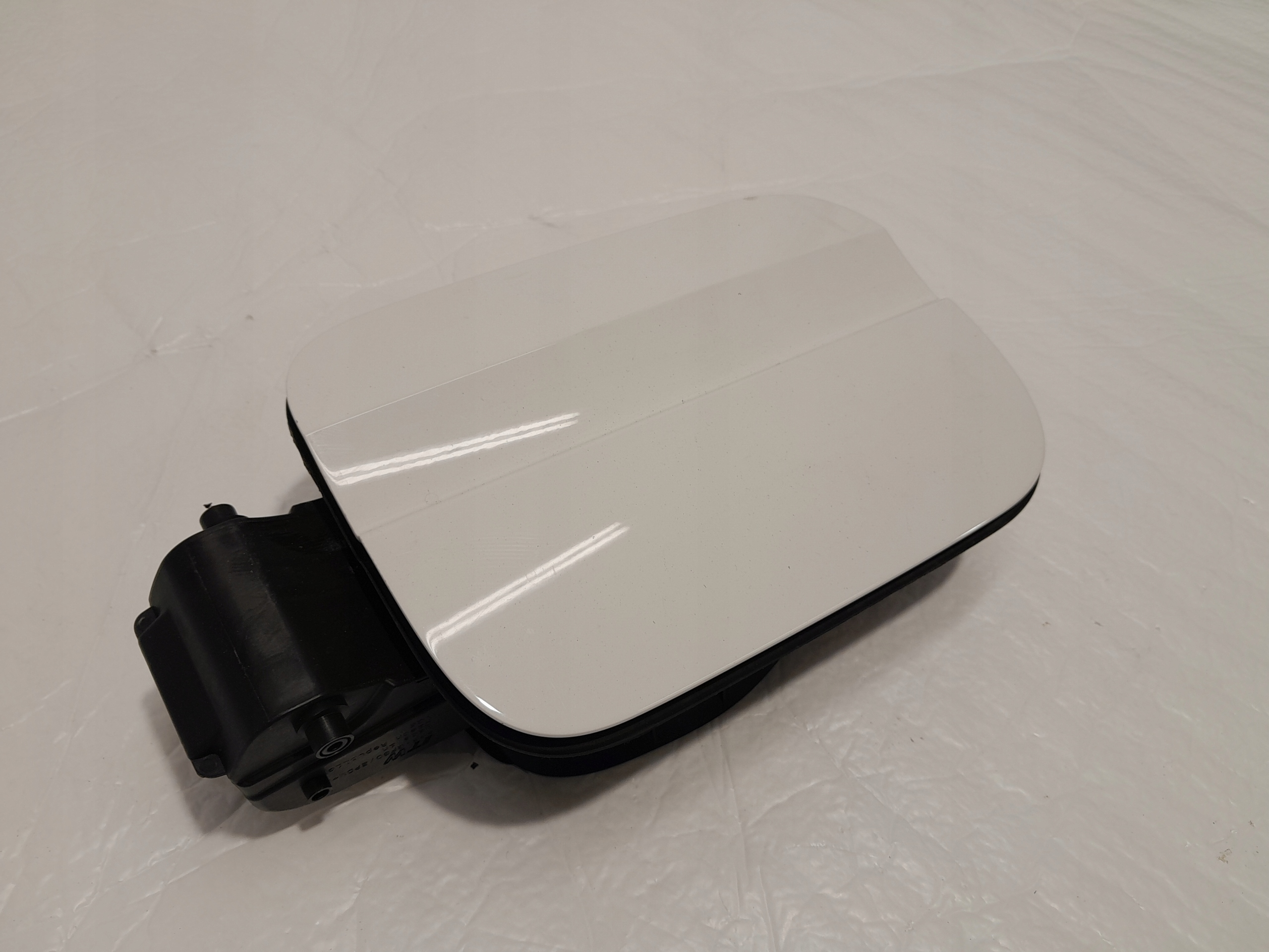 AUDI A4 B9 LIFT Tankklappe des Kraftstoffsbehälters 8W0809906