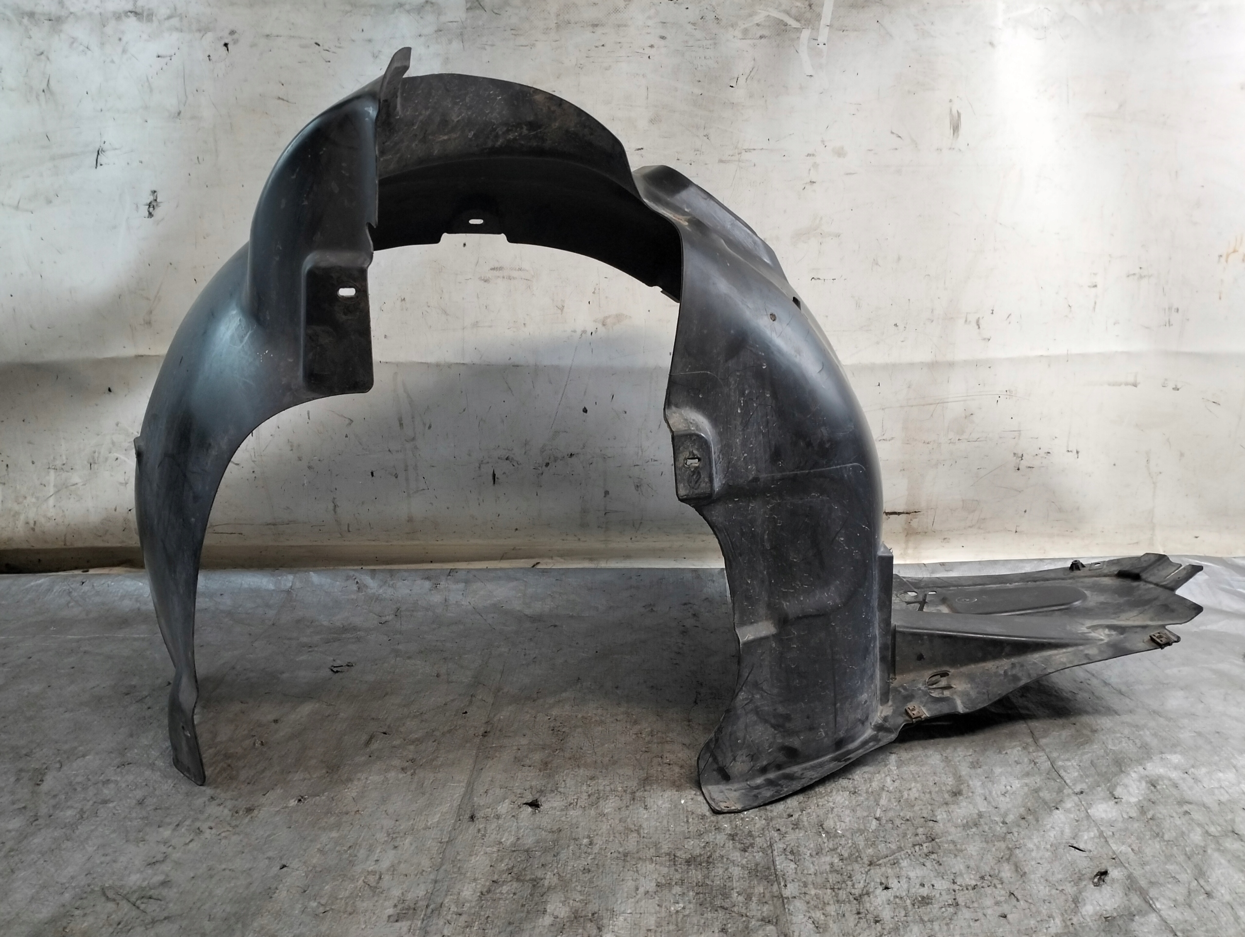 SKODA RAPID 2015r mudguard left front 5JA809961B