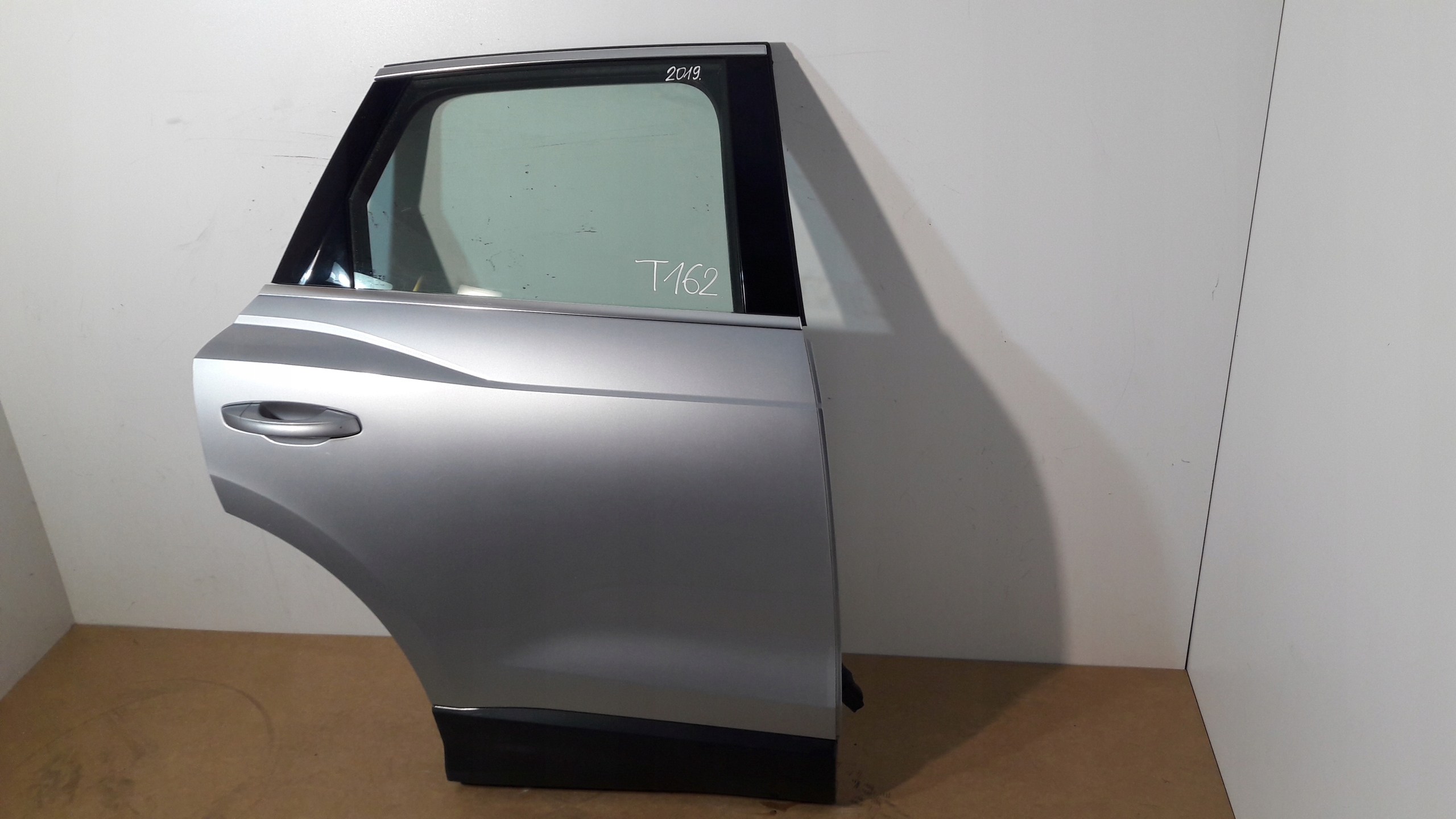 DRZWI TYLNE PRAWE AUDI Q3 83 A / 2019 (T162) Numer katalogowy części t16283a