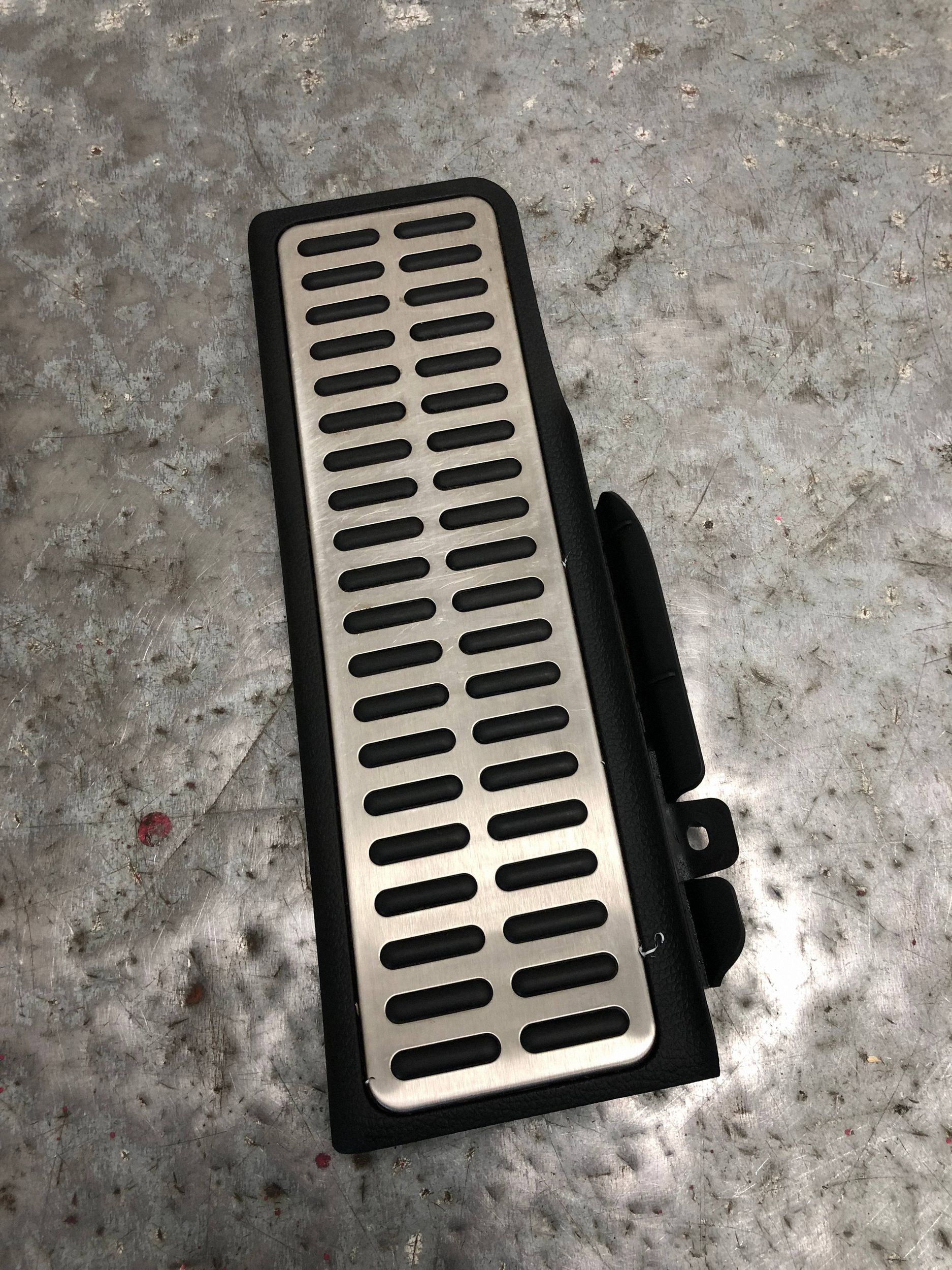 PODSTOPNICA cap VW GOLF VI KOMBI 1K1864551